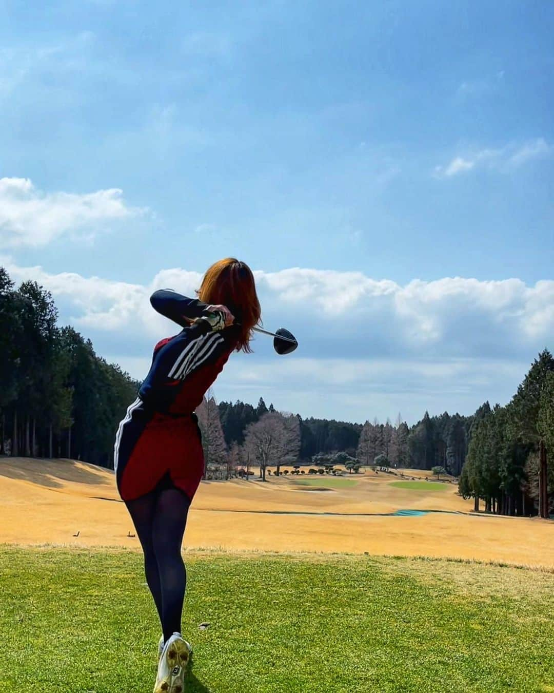 RIKAさんのインスタグラム写真 - (RIKAInstagram)「最近練習サボりがち  #golf #golfstagram #golfswing #golflife #golfgirl #golfwear #golfcourse #golfaddict #ゴルフ #ゴルフ女子 #ゴルフウェア #ゴルフスイング #ゴルフコーデ #ゴルフ好きな人と繋がりたい　#adidas #adidasgolf #南富士カントリークラブ」3月17日 20時00分 - rika__golf