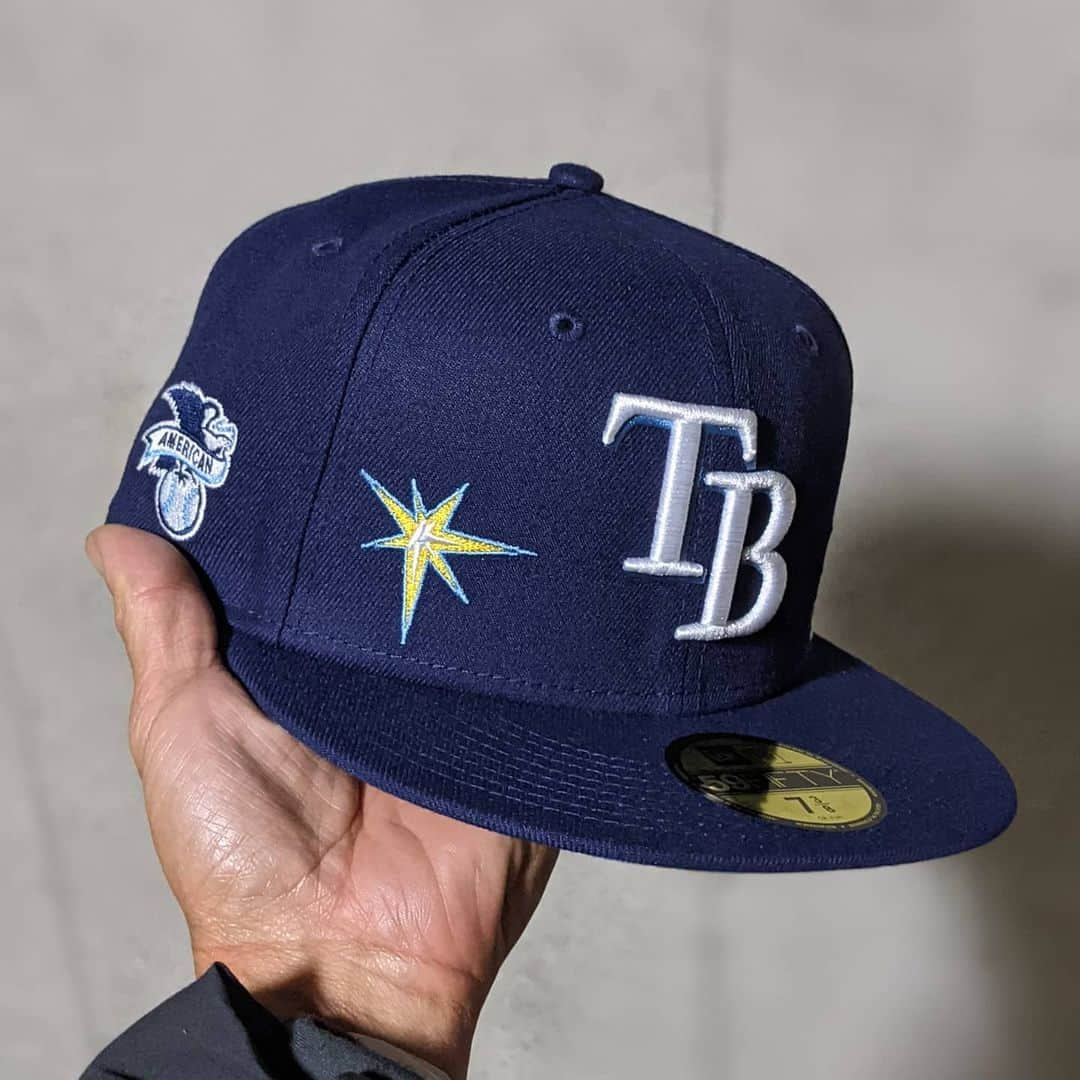 山下晃和のインスタグラム：「【FASHION】NEW NEWERA CAP IS COMING.  59FIFTY MULTI LOGO GRAY UNDER VISOR.  #NEWERA #TAMPABAYRAYS #59FIFTY #ニューエラ #HEADWEAR #OUTDOOR #raysup💥 #MLB #CAMP #BIKE #MOTO #TOURING #BASEBALL #FASHION #TOKYO #HARAJUKU #NEWERAHARAJUKI #MADEINBANGLADESH #BLUE #CAPSON #CAP #FLAT #MAJOR #HARAJUKU #1998 #multilogo」