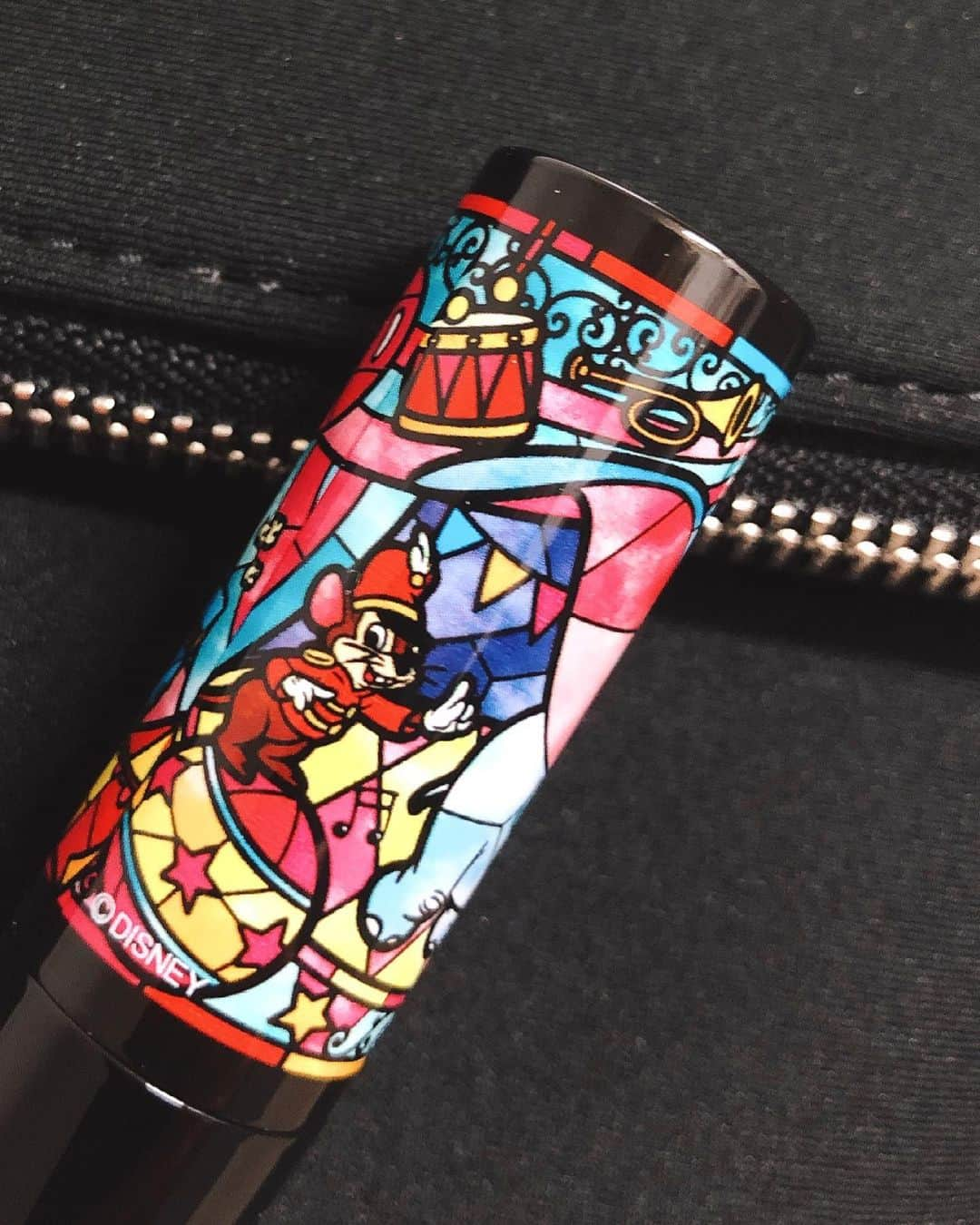 大津リサのインスタグラム：「ハンドクリームと同じラインの #リップクリーム 💄 良い色だし何よりかわいい😍 今日記念すべき #ヘアメ が普通に #アップヘア で感動😌」