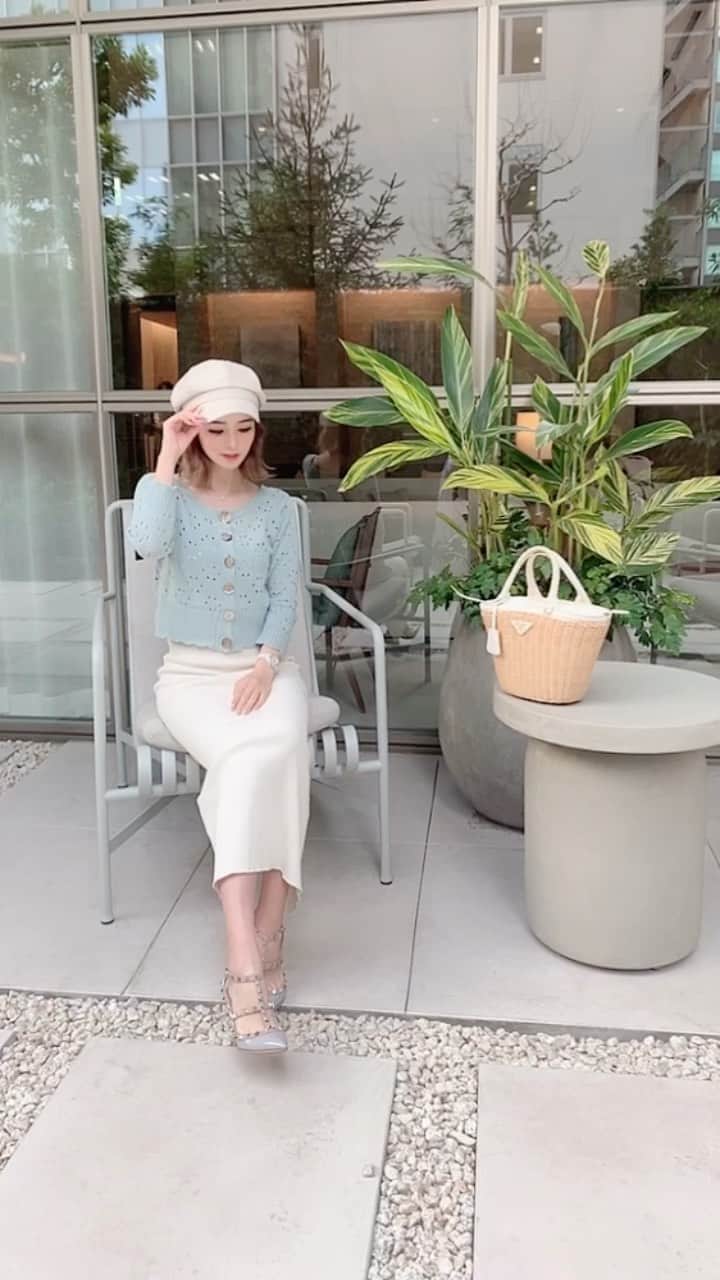 姫奈のインスタグラム：「. . . 前回のリール好評だったので 今回は色んな帽子コーデやってみた👒 . 本当は6コーデ撮ってたけど 30秒内に入らなくて4コーデ🥳 . 帽子大好きでいっぱい持ってるけど その中でもお気に入りで これからの季節に使えるやつを セレクトしました😌🌸 . 参考になれば嬉しいなっ💕 . . #リール投稿 #リール #帽子コーデ #ママコーデ #fashion #mamacode」