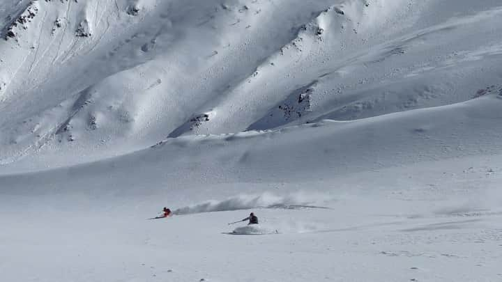 楠怜己のインスタグラム：「Spring fun sesh⛷ 春の山🏔カリカリな所、柔らかい所、 これもこれでおもしろい❄️」