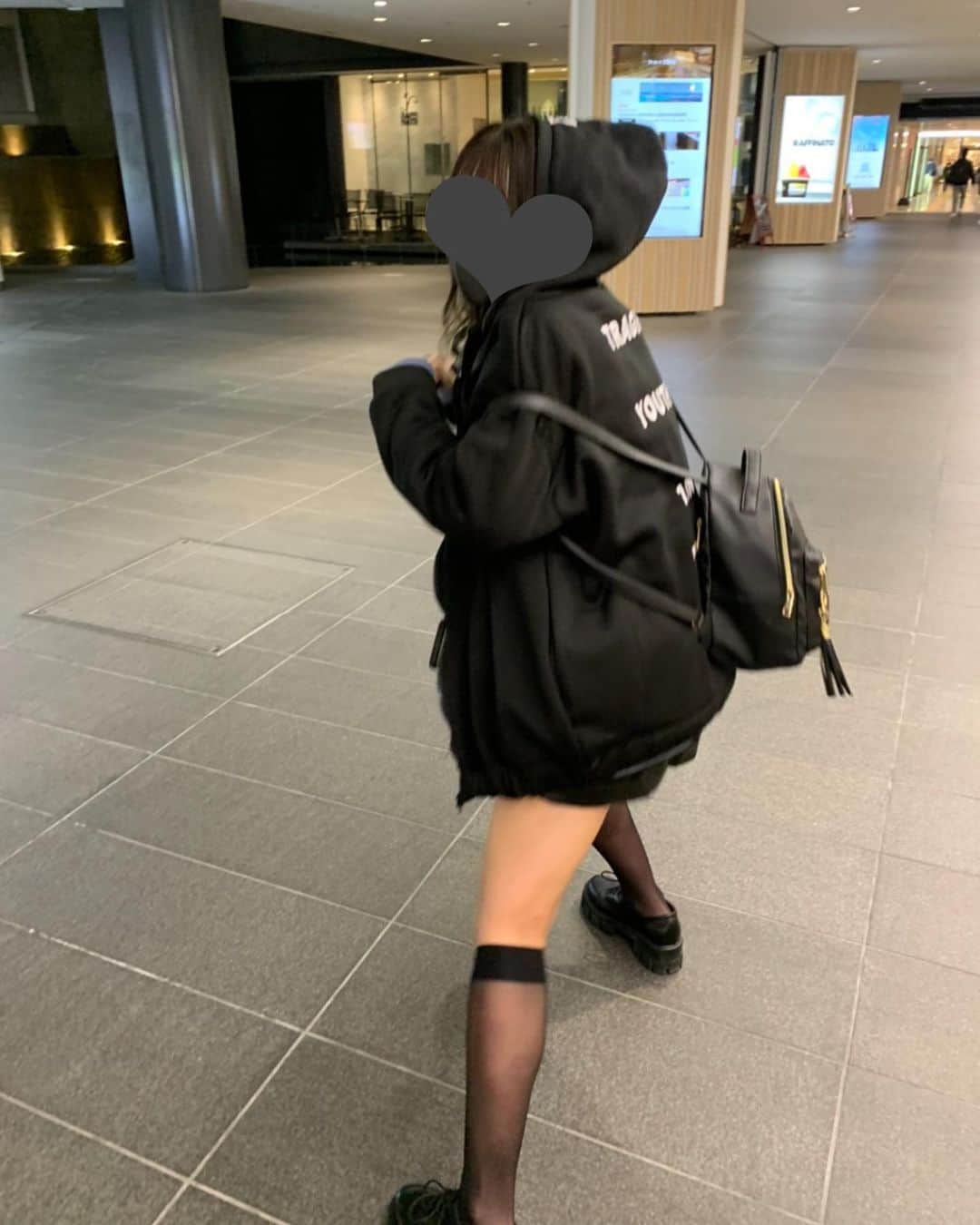 山田寿々のインスタグラム：「このパーカーめちゃ可愛いのだよ #イチナナキログラム #17kg #パーカー #ootd」