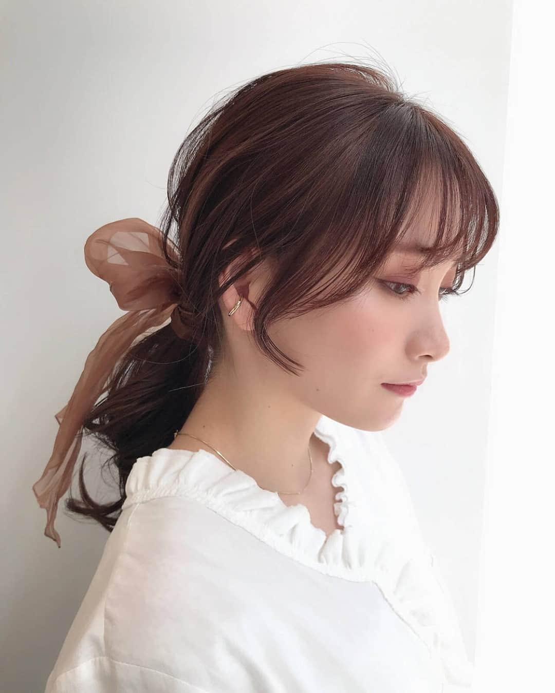 HAIRさんのインスタグラム写真 - (HAIRInstagram)「「女性に人気の顔周りの小顔レイヤー😲💚」 HAIR掲載スタイリスト：NAMIE  （ ＠namie_allys ） . -----------------------------------------------------------  Follow me👉🏽 @hair.cm  HAIR webサイトは「HAIR（ヘアー）」で検索！✨  -----------------------------------------------------------  HAIRは、お客様の『なりたいを叶えるスタイリスト』が集まるサイトです。  日々スタイリストの方々の素敵なヘアスタイルを掲載しています。  投稿スナップ数約40万の中から、気に入ったスタイルを見つけませんか？  HAIRを通じてサロンに予約もできますよ！💕  ----------------------------------------------------------- . . #ミディアム #ミディアムヘア #ロング #ポニーテール #小顔 #小顔カット #レイヤーカット #リボン #簡単ヘアアレンジ #レイヤーカット #ヘアスタイル #髮型 #髮型屋 #髮型設計 #发型 #短髮 #日系髮型 #女生髮型 #女生短髮 #염색 #헤어 #단발 #bob #복구펌 #짧은머리 #숏컷」3月17日 21時00分 - hair.cm