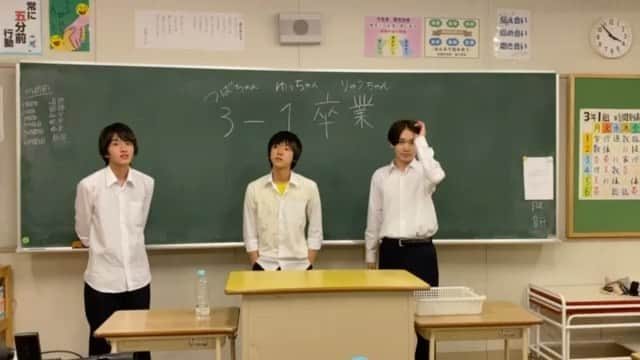 【公式】青のSP(スクールポリス)ー学校内警察・嶋田隆平ーのインスタグラム：「無事に３年１組を卒業しました❗️ つばちゃん ゆっちゃん りゅうちゃんから 動画が届きました‼️  #クランクアップ #みんな頑張りました #中川翼 #池田優斗 #宮世琉弥 #青のスクールポリス #青のSP #スクポリ #藤原竜也 #真木よう子」