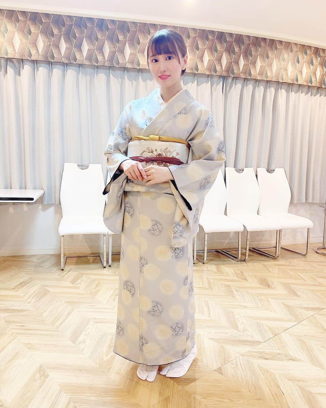 初川みなみさんのインスタグラム写真 - (初川みなみInstagram)「仲居さんになったよ👘﻿ ﻿ 明日から忙しいので早めに寝ます💓﻿ おやすみなさい⭐﻿ good night 🙂﻿ ﻿ #仲居さん#着物﻿ #おやすみ#goodnight#おやすみなさい」3月17日 21時33分 - hatsukaw_aminami