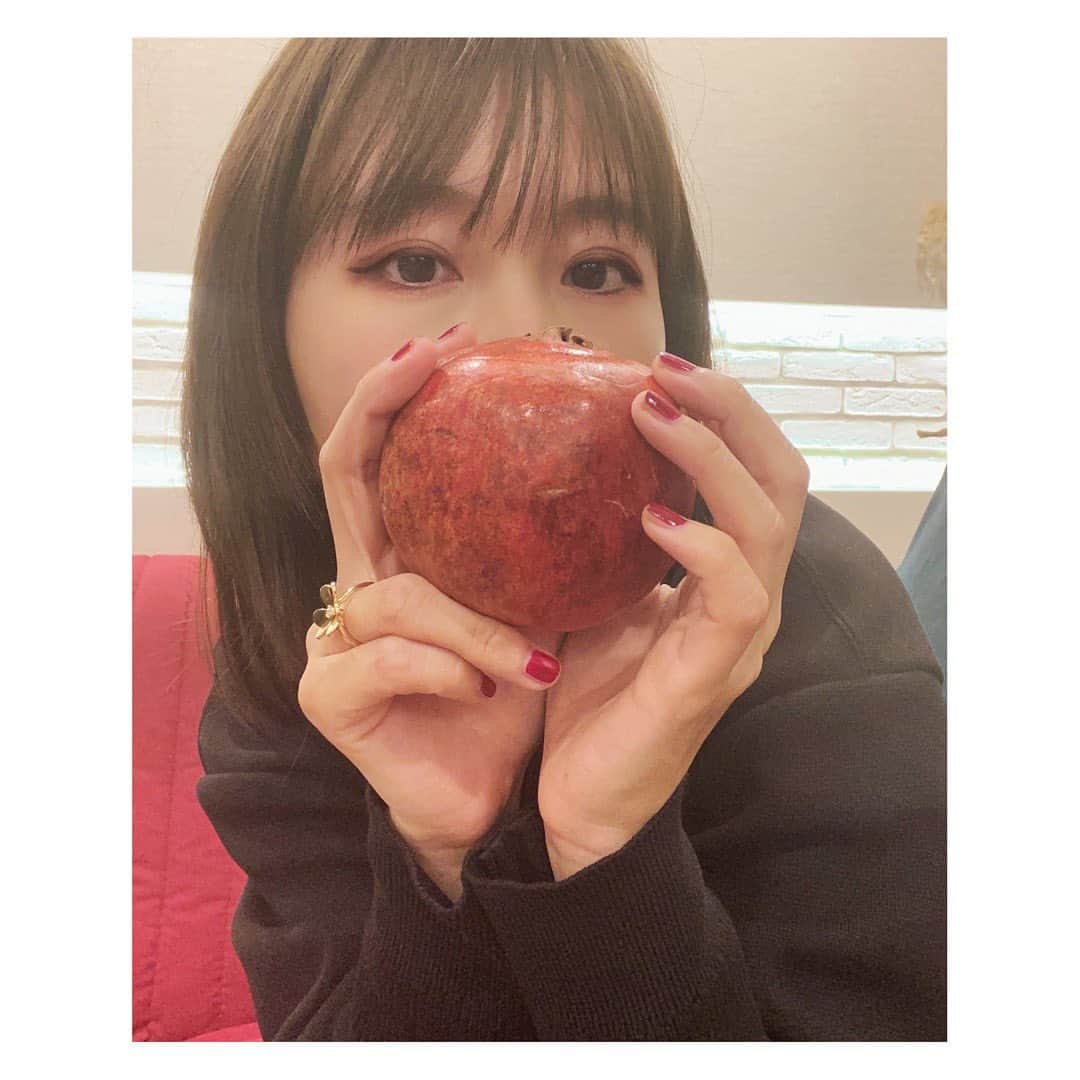 大塚愛さんのインスタグラム写真 - (大塚愛Instagram)「ざ　　　く　　　　ろ  AIO　#ざくろ #fruit」3月17日 21時27分 - aiotsuka_official