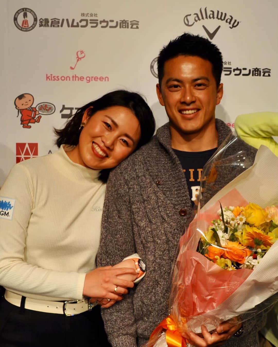 のインスタグラム：「なんと微笑ましい。これからもよろしく👫 @herorugby_official  #夫婦」
