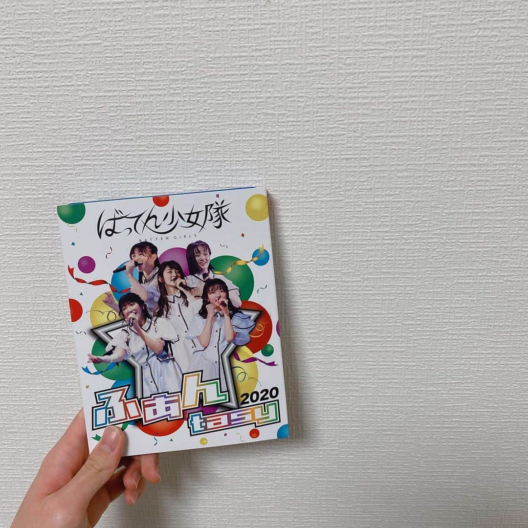 星野蒼良さんのインスタグラム写真 - (星野蒼良Instagram)「・ 本日、LIVE Blu-ray「ふぁんtasy 2020」が発売されました！  久しぶりにライブハウスでライブができて すごく嬉しかったのを覚えています☺️  小道具も今までで1番使ったライブだったので、ぜひたくさんの方に見て欲しいな〜  さらに、ブックレットには写真が盛りだくさん！  お家でぜひ楽しんで見てください✨ ・ #ばってん少女隊 #星野蒼良」3月17日 21時44分 - hoshino_sora_official