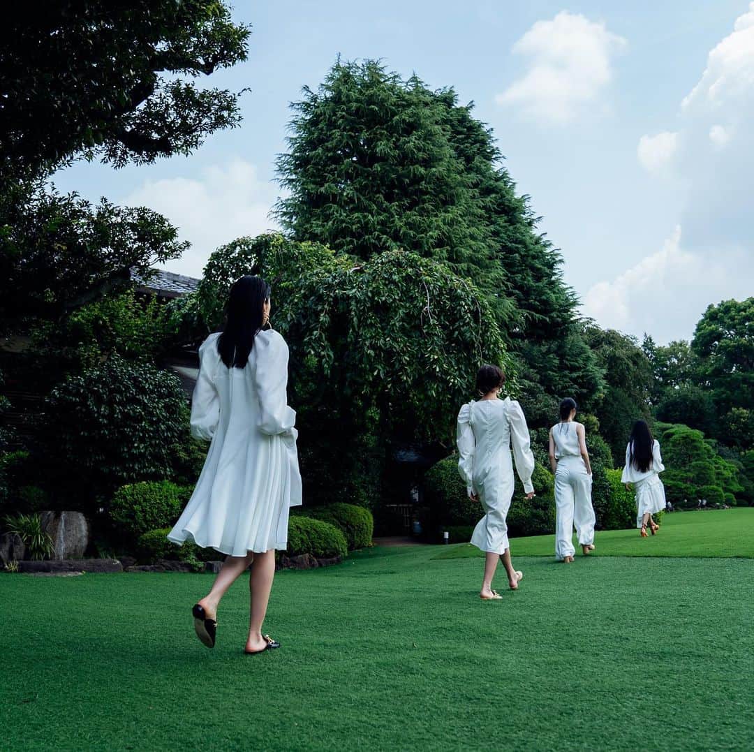 アディアムのインスタグラム：「Enter Spring with #ADEAM modern linen and cotton poplin pieces. Shop the collection at ADEAM.com.」
