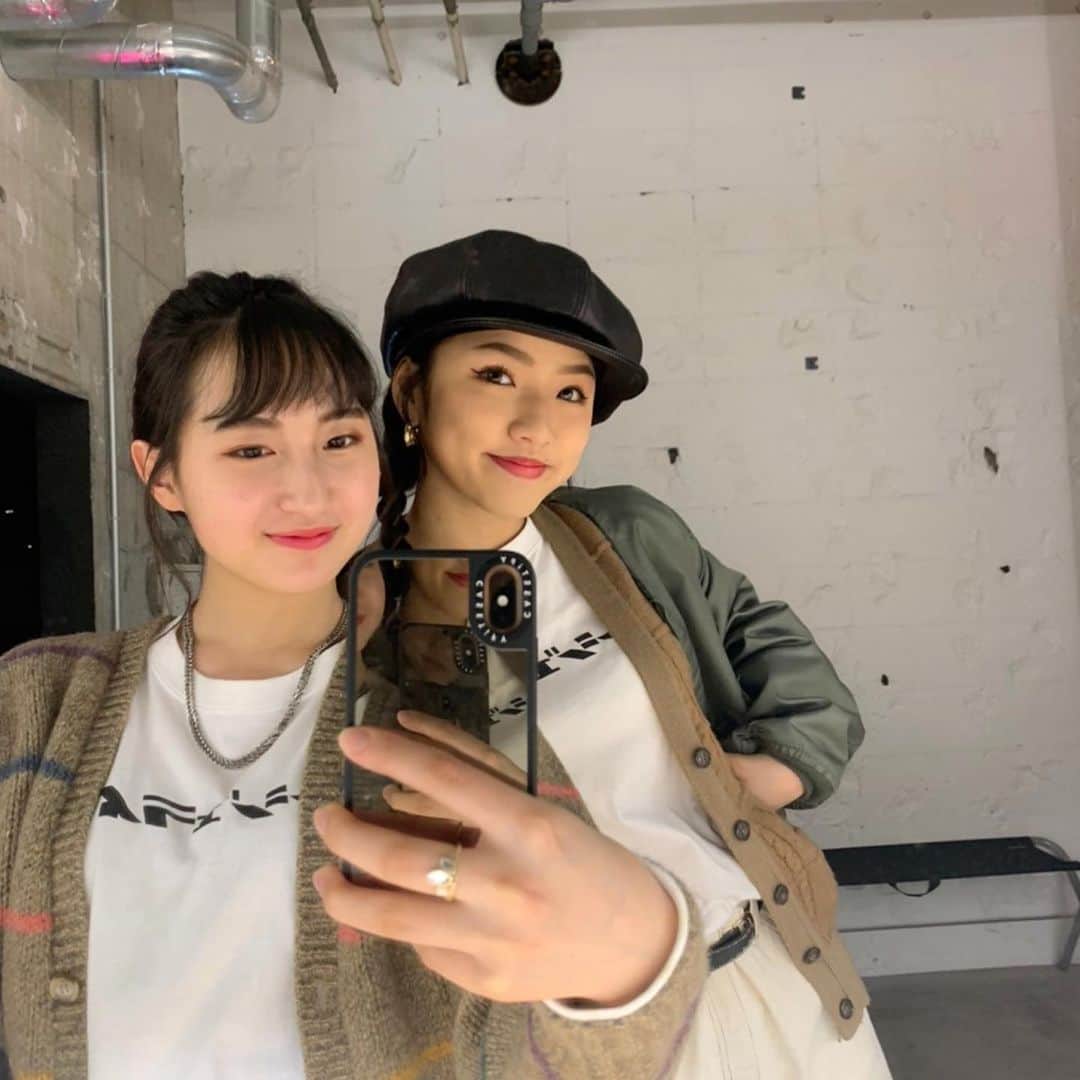 のインスタグラム：「頭ぶっ飛びガール @ringo_winbee_official と一緒に踊るようになってもうすぐ7年🥲🎉💖 私の誕生日1/7でりんごの誕生日7/1だし、うちら17歳だし、色々ハッピーセブンに囲まれている🎰🤎✨✨✨ 何かいいこと起こるかもとウキウキしながら毎日送ろっと〜！☝🏾 #エンジェライズ」