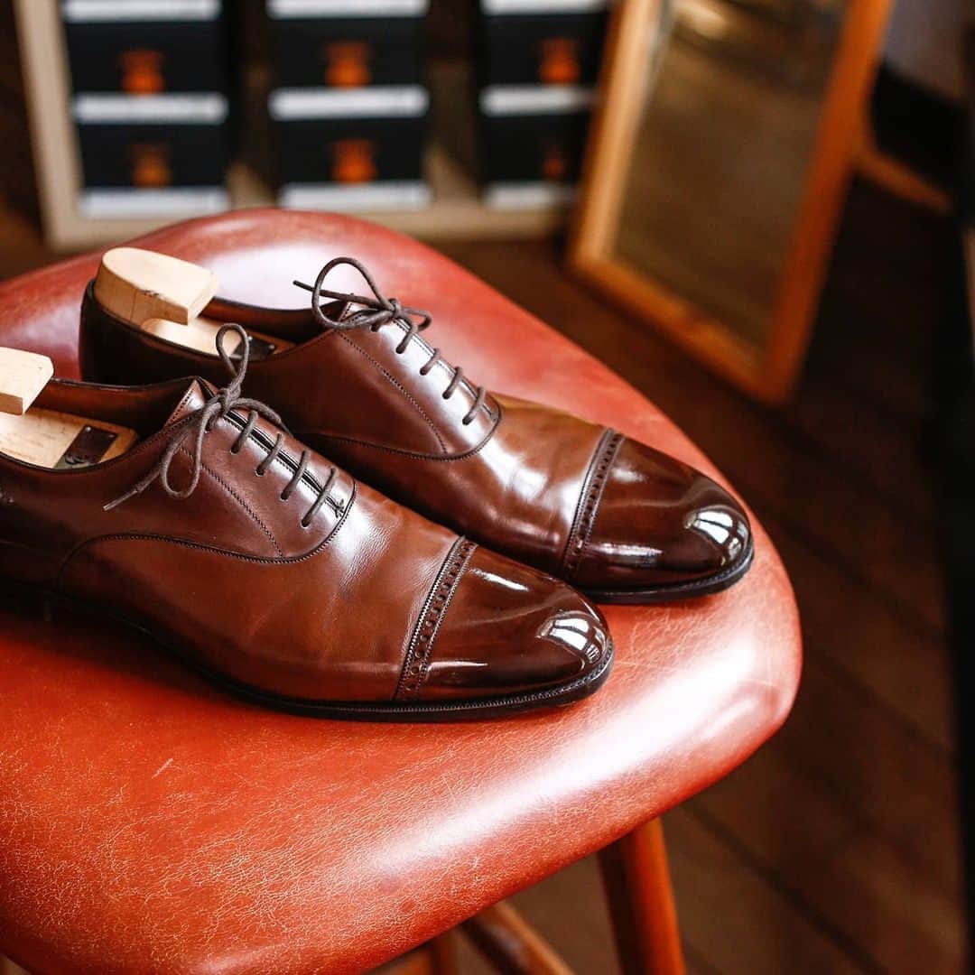 ガジアーノ&ガーリングのインスタグラム：「A beautiful photo of our shoes from @masonandsmith」