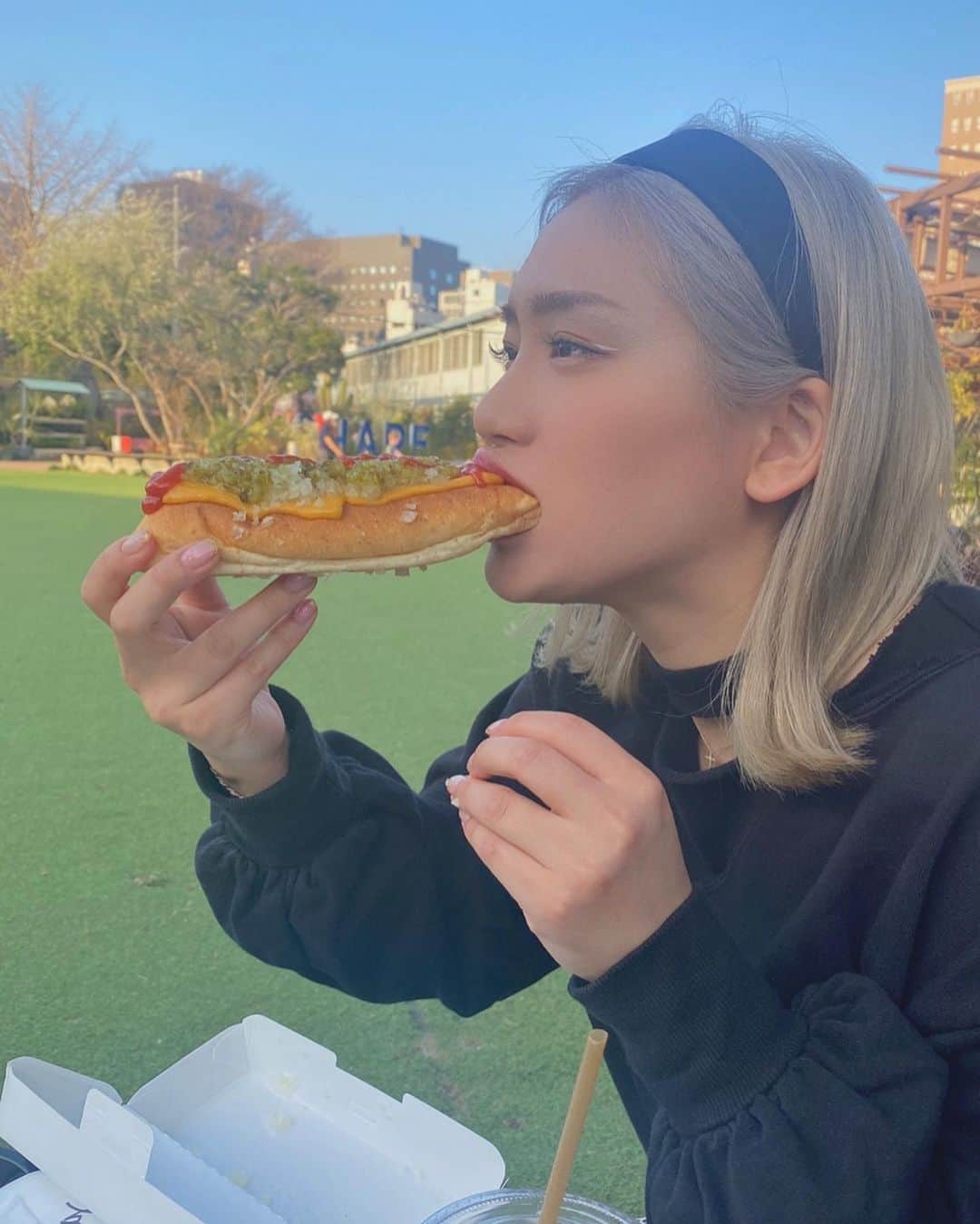 acaneのインスタグラム：「・ acaneの髪の毛がいつも綺麗で 良い色なのは @5matsumoto のおかげ🙆‍♀️💐  普通のトリートメントって 2〜3日はツルツルサラサラでも 元に戻るやろ？？ リジェンラボの水素トリートメントは そうじゃなくて髪質改善してくれるけん ほんっっっっとーにすごいと！  これインスタで言ってって言われたわけじゃなくて ただがちですごいけん 髪質改善したい人はまじで行ってほしい！  5回ブリーチしてサラサラな acaneが言ってるのでがちです！笑  みんなぜひ @regen_lab_ へ🧏🏼‍♀️ acaneのインスタ見た、で 全メニュー20%offになるよ🎊🎊🎊  #3枚目は玉ねぎ落ちた」