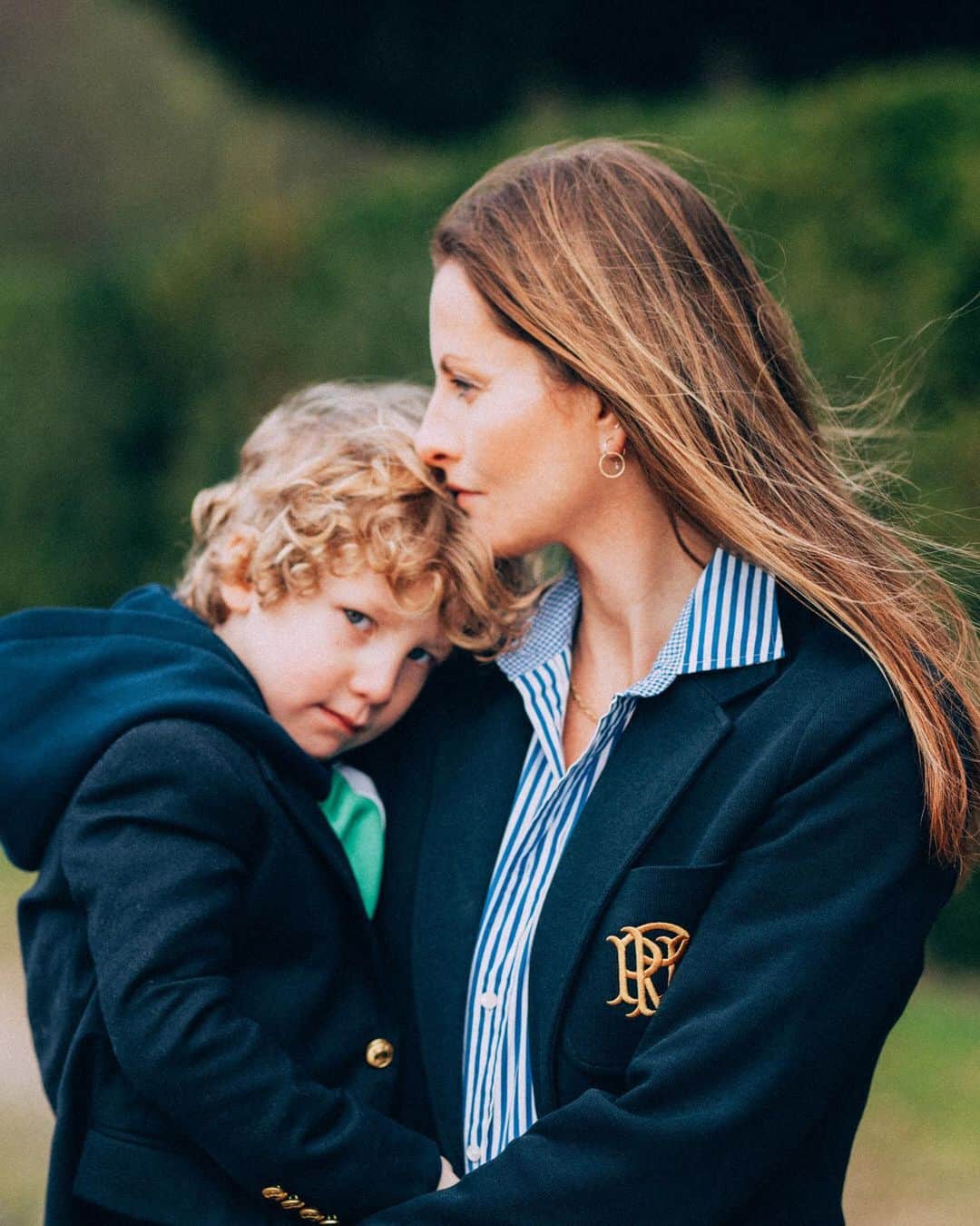 Polo Ralph Laurenさんのインスタグラム写真 - (Polo Ralph LaurenInstagram)「@ClaireThomsonJonville, magazine editor and Brand Consultant is styled in our Double-Knit Jacquard Blazer - made new with a modern silhouette and accented with our signature monogram embroidered at the chest - with her children styled in the Wool Blazer.  Discover #PoloRLStyle for the whole family via the link in bio.  #FamilyIsWhoYouLove」3月17日 23時07分 - poloralphlauren