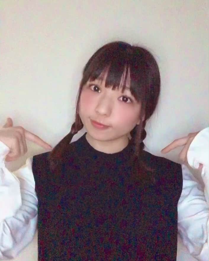 のインスタグラム：「クールダウンして 普通に動画撮ってみたの💓 そしたら笑ってるあいだにライト放置してたから、まさかのいきなりライトの電池切れちゃった(*´-`)💦 ちゃんとしたおっきいライト？とか買ってみよっ(*ﾟ▽ﾟ*)て思ったの(*^◯^*)🎉 ・ ・ わけわかんない動画シリーズみてくれてありがとうございました💓! おかげで話す練習できました(*ﾟ▽ﾟ*)❣️ ・ ・ 今日もおつかれさまです🌸 明日も頑張ってください(๑>◡<๑) ・ ・ #selfie #みつあみ #被写体 #japanesegirl #萌　#animegirl #cute #偶像　#movie」