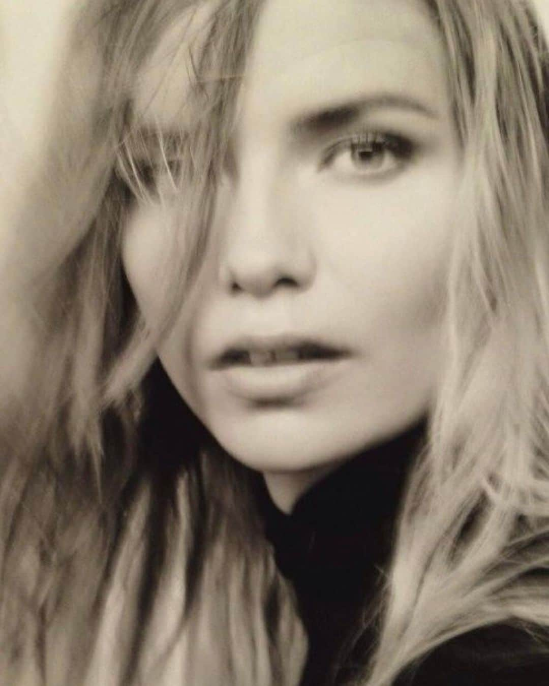 ナターシャ・ポーリーのインスタグラム：「By The Legend @_stevenmeisel_ ❤️」