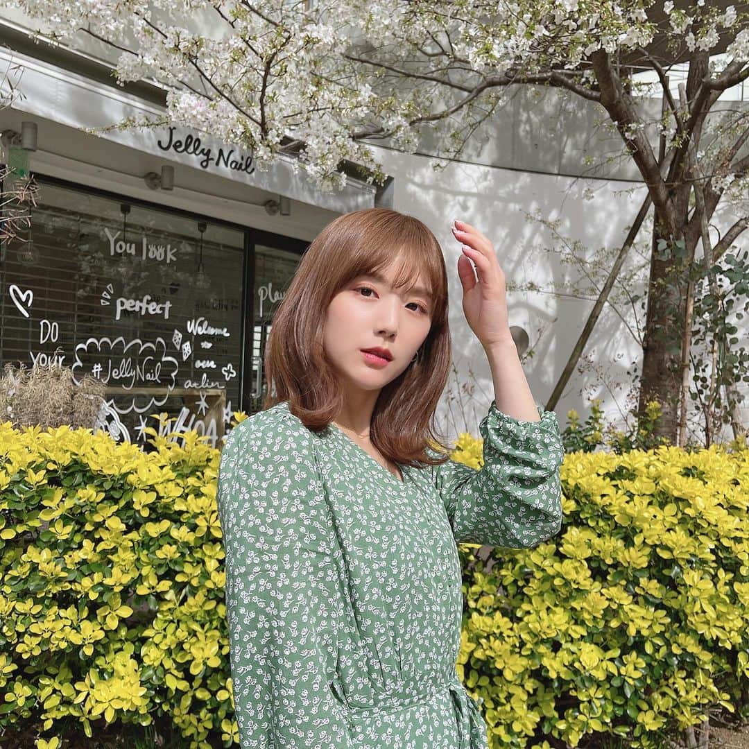 ひよんのインスタグラム：「🌼💓 ㅤㅤㅤㅤㅤㅤㅤㅤㅤㅤㅤㅤㅤ お昼はワンピース1枚で過ごせる🌷 暖かいってなんでこんな気持ちが ☺️☺️👈ってなるんだろ🤣笑 何事も丁度いいのが1番❤️ ㅤㅤㅤㅤㅤㅤㅤㅤㅤㅤㅤㅤㅤ #ひよん #ひよん服」