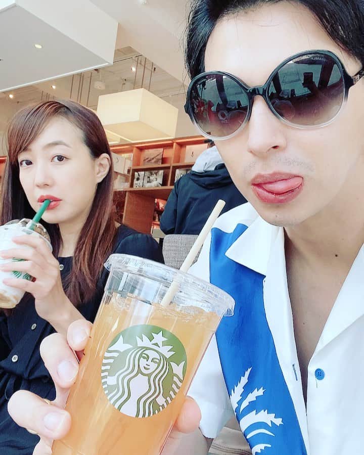 アレクサンダーのインスタグラム：「仲良い？ 昨日マジ喧嘩‼️  #エルメスのお皿にナイフ？包丁を使ったのが 気に食わないらしいよ 今だから載せれる 昨日ばバチバチしてました」