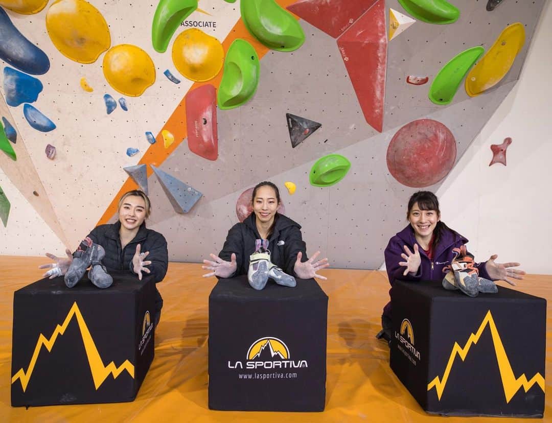 野口啓代のインスタグラム：「La Sportiva Girls🥾🎀 クライミングジムの必需品スポルティバクッション!!! Thank you for @lasportivajp ⭐️⭐️ photo by @shintaozawa  ——————————————— @au_official  #セブンイレブン @thenorthfacejp @raffinee_orientalbio #三井不動産 @cowsoapcp #zeta @nishikawa_co.ltd  @c3fit @lasportivajp @petzl_official  @newhale_japan @frictionlabs」