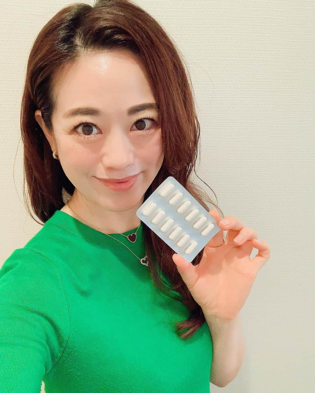 沢瀉美緒さんのインスタグラム写真 - (沢瀉美緒Instagram)「※ @morierika0502 recommended beauty  supplement to me for my health and beauty 💊 . @morierika0502 ちゃんから紹介してもらった 美容サプリDEPLIS💊 . 燕の巣なんかも入ってて、調子がいいよ😋と おススメしてくれたので飲んでます✨ . ほんとに綺麗な人からのおススメなので 躊躇なく飲んでます😂 . 基本的にフェイシャルもボディも セルフケアで人の手を借りて違和感のある美しさより 自然に歳を重ねたいよね〜と よく話す私たちにぴったり✨ . もう少し続けてみたいと思います😌 . . #美容 #美容サプリ #deplis #デプリス #beautysupplement #beauty #skincare #スキンケア #covermark #カバーマーク」3月18日 12時05分 - mio_omodaka