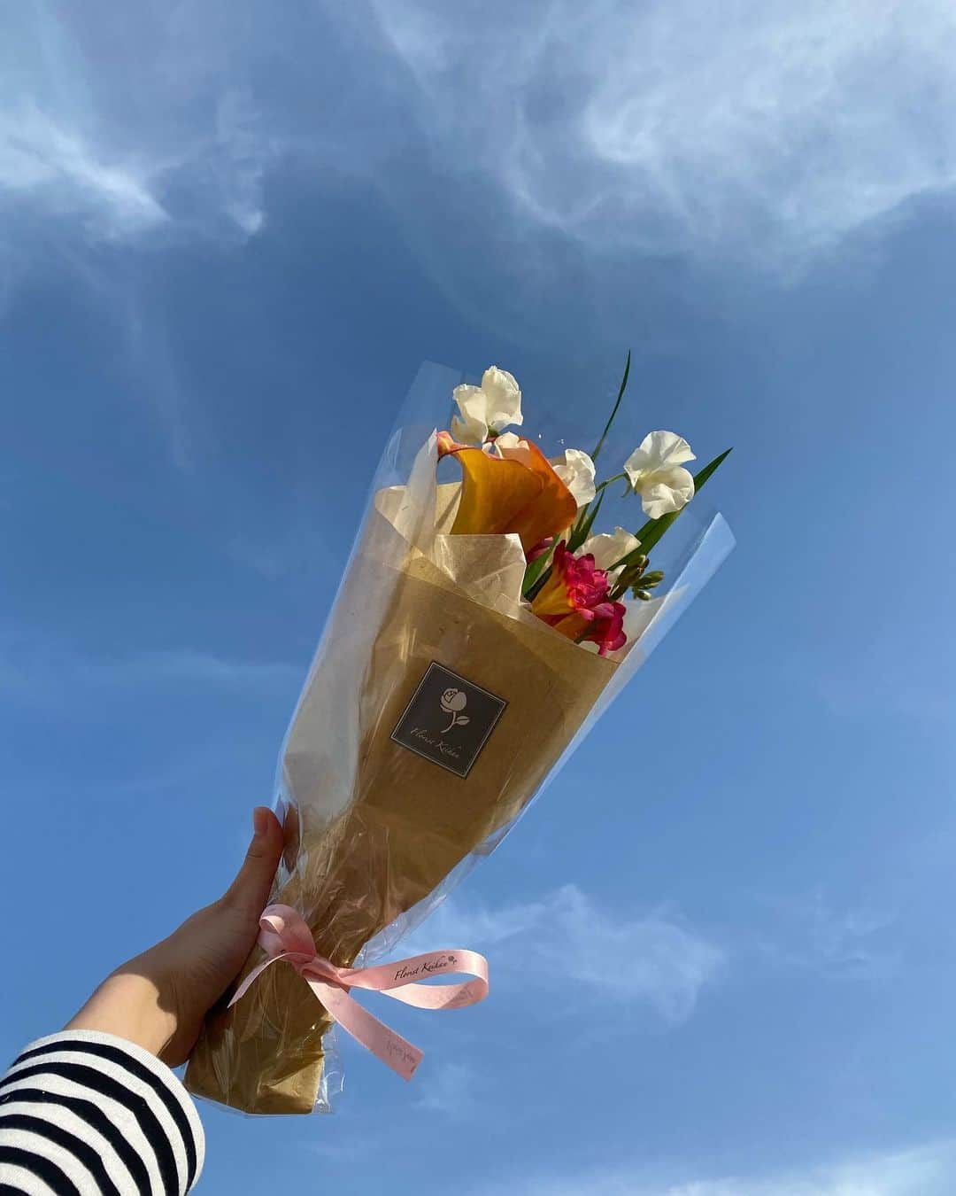七原月乃のインスタグラム：「友達イメージして一輪ずつ選んだ🌷」
