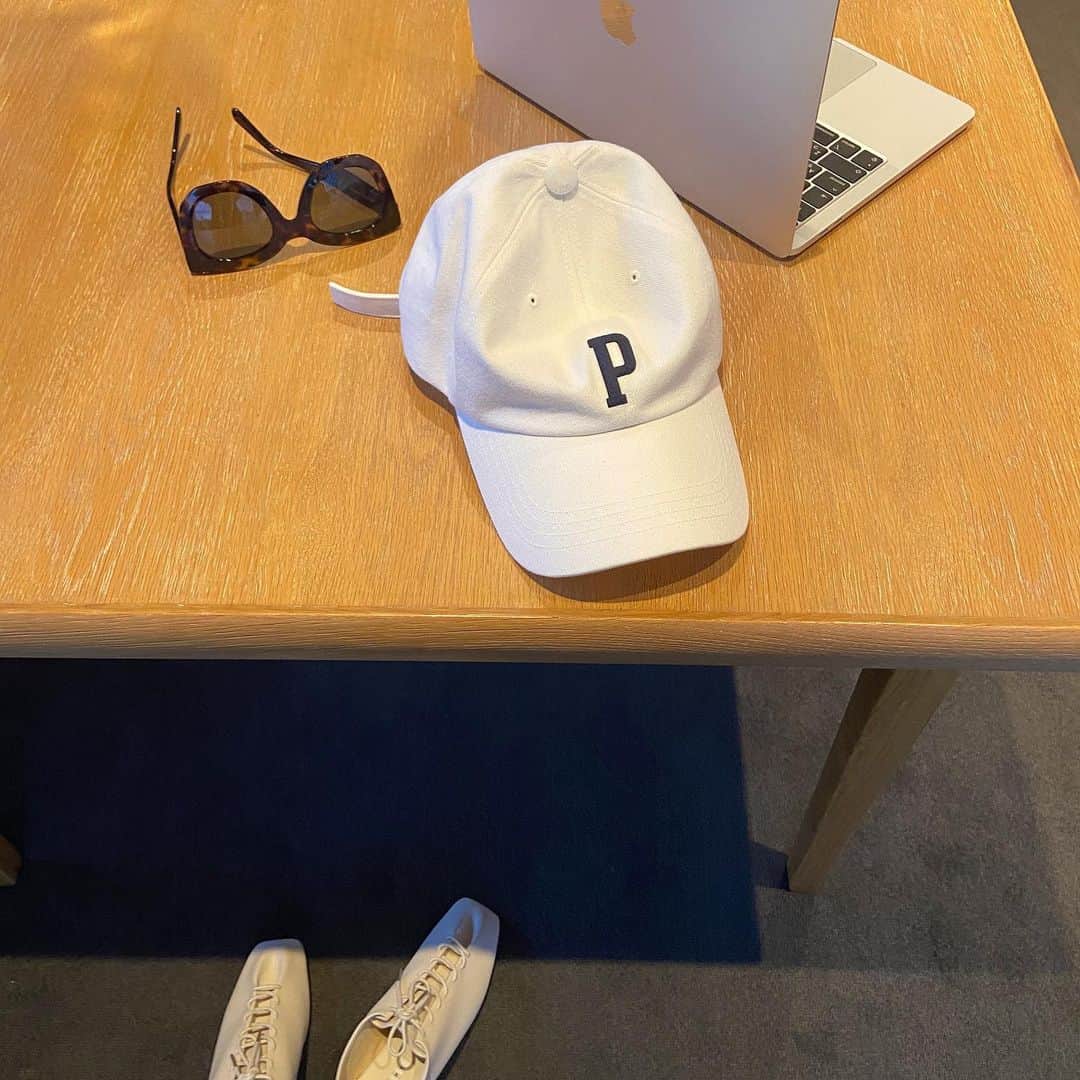 i am aiのインスタグラム：「P 🤍⚾️👟 ㅤㅤㅤㅤㅤㅤㅤㅤㅤㅤㅤㅤㅤ ㅤㅤㅤㅤㅤㅤㅤㅤㅤㅤㅤㅤㅤ お気に入りの春小物たち. ㅤㅤㅤㅤㅤㅤㅤㅤㅤㅤㅤㅤㅤ ------------------------ 販売は本日締め切りとなりますのでお見逃しなくです🙇🏻 ㅤㅤㅤㅤㅤㅤㅤㅤㅤㅤㅤㅤㅤ ご購入くださいました皆様誠に有り難うございます。 春服、早く着たくてうずうずしますね🌸🙈 即納分の納期は7営業日以内に発送となりますので楽しみにお待ちくださいませ🧚🏻‍♀️ご予約分の目安は4月上旬〜中旬お届けとなります。納期に関わらず到着分よりどんどん発送初めさせていただきますのでどうぞよろしくお願いいたします😌」