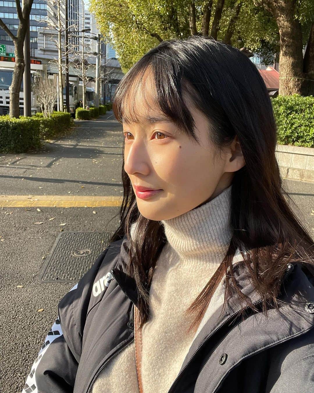 高嶋香帆のインスタグラム：「朝から犬たちと犬メインで撮影してきた🐶💓💓💓  早起きだったので二度寝したらもう昼過ぎよ💩」