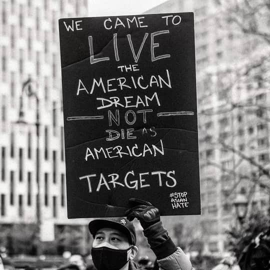 リアーナさんのインスタグラム写真 - (リアーナInstagram)「what happened yesterday in Atlanta was brutal, tragic, and is certainly not an isolated incident by any means. AAPI hate has been rampantly perpetuated and it’s disgusting! I’m heartbroken for the Asian community and my heart is with the loved ones of those we lost yesterday. The hate must stop. #ProtectAAPILives」3月18日 13時01分 - badgalriri