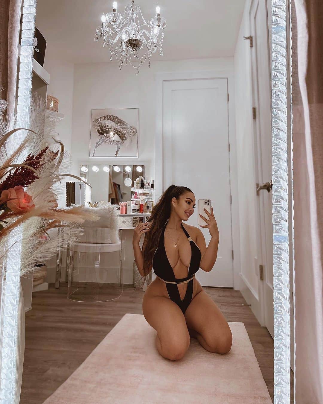 Aylen Aのインスタグラム：「@fashionnova ..trying on swimsuits for my getaway next week 🛫 fashionnovapartner」