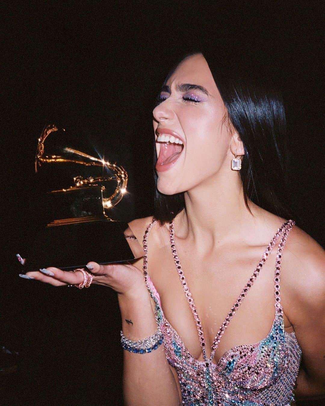 デュア・リパさんのインスタグラム写真 - (デュア・リパInstagram)「🤞🏼✨🤞🏼✨🤞🏼✨」3月18日 5時30分 - dualipa