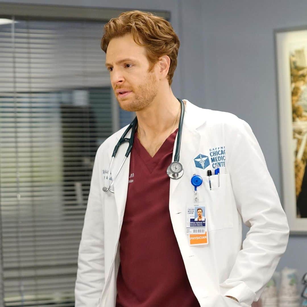 ニック・ジェフスのインスタグラム：「Every strand of hair makes an appearance tonight. Don’t miss them! #onechicago #chicagomed」