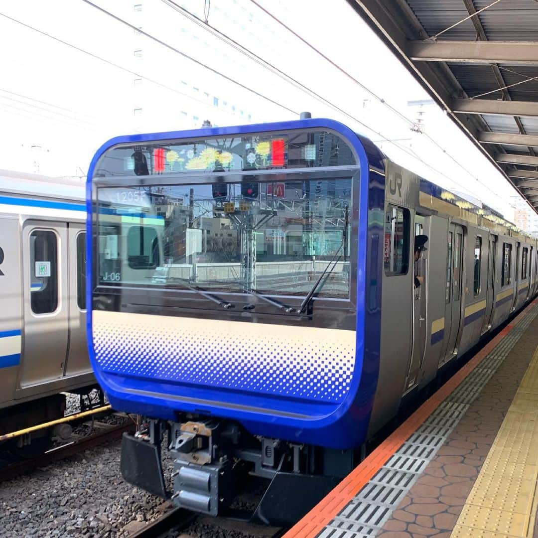 樹里咲穂さんのインスタグラム写真 - (樹里咲穂Instagram)「新しい横須賀線車両発見🤩✨ 山手線の色違い✨ かっわいいー🤩🤩🤩」3月18日 8時14分 - juripyon1028