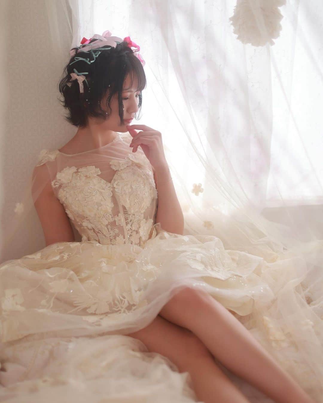舘林佳史のインスタグラム：「先日募集した新作ドレスでの撮影が始まりました🥰✨  ヘアメイクもぺぺぺわーるどりぽっぺちゃんにやって頂きとっても可愛い作品に仕上がりました💖✨ @candy__ppp   是非新作ドレスで撮影してみたい方はお問い合わせ下さい😽💕  ﻿ ﻿誰でも物語の主人公になれるをキャッチコピーに﻿ ドラマや映画の物語のワンシーンの様なDramaticStoryPhotと言う名前で活動作品作りをしています。﻿ ﻿ 大好評のドラマティックフォトのご依頼はこのクオリティーで30000円〜(ほぼ諸経費)で受け賜わっています)^o^( ﻿ ﻿ 素敵な作品を一緒に作りたい！コラボレーションしたい 美容師・メイクアップアーティストさん ・服飾デザイナーさんクリエイターさんも随時募集中です✨﻿ ﻿ お姫様になりたい👸物語の主人公になってみませんか^ ^⁉︎.﻿ ﻿ ﻿ たった一枚の写真で人生が変わる‼️﻿ ﻿ ﻿ ✨作品作り体験モデルに興味がある方 ドラマティックフォト依頼 撮影依頼 体験モデル募集﻿ ﻿ ①お名前②地域③年齢④身長⑤LINE ID⑥応募理由やお問い合わせ内容⑦最近の髪型スタイルの分かる写真をDMまたはメール下さい✨﻿ ﻿ 📩contact@dramaticphoto.jp﻿ ﻿ モデル宣材撮影 コンポジ Book作り プロフィール撮影 ブライダルフォト記念撮影 衣装レンタル 成人式 着物 ドレスロケーションフォト スチール サロンモデル撮影 写真集等撮影のご依頼何でもお気軽にお問い合わせDM下さい✨📩 .﻿ ༚┈❁┈༚༝༝༚┈❁┈༚༝༝༚┈❁┈༚༝༝༚┈❁┈ ༚༝༝༚┈❁┈ . ．﻿ #ファンタジー#プリンセス#ウエディングフォト#ウエディング#ウエディングドレス#夢の国#フォトジェニック#プロモーション撮影#ドラマティックストーリーフォト#インスタ映え#作品作り #撮影依頼#シューティング#撮影依頼募集中 #ファインダー越しの私の世界 #写真を撮るのが好きな人と繋がりたい  #ストロビスト#ポートレート#ポートレートモデル#モデル募集#被写体#カメラマン#フォトグラファー#photographer」