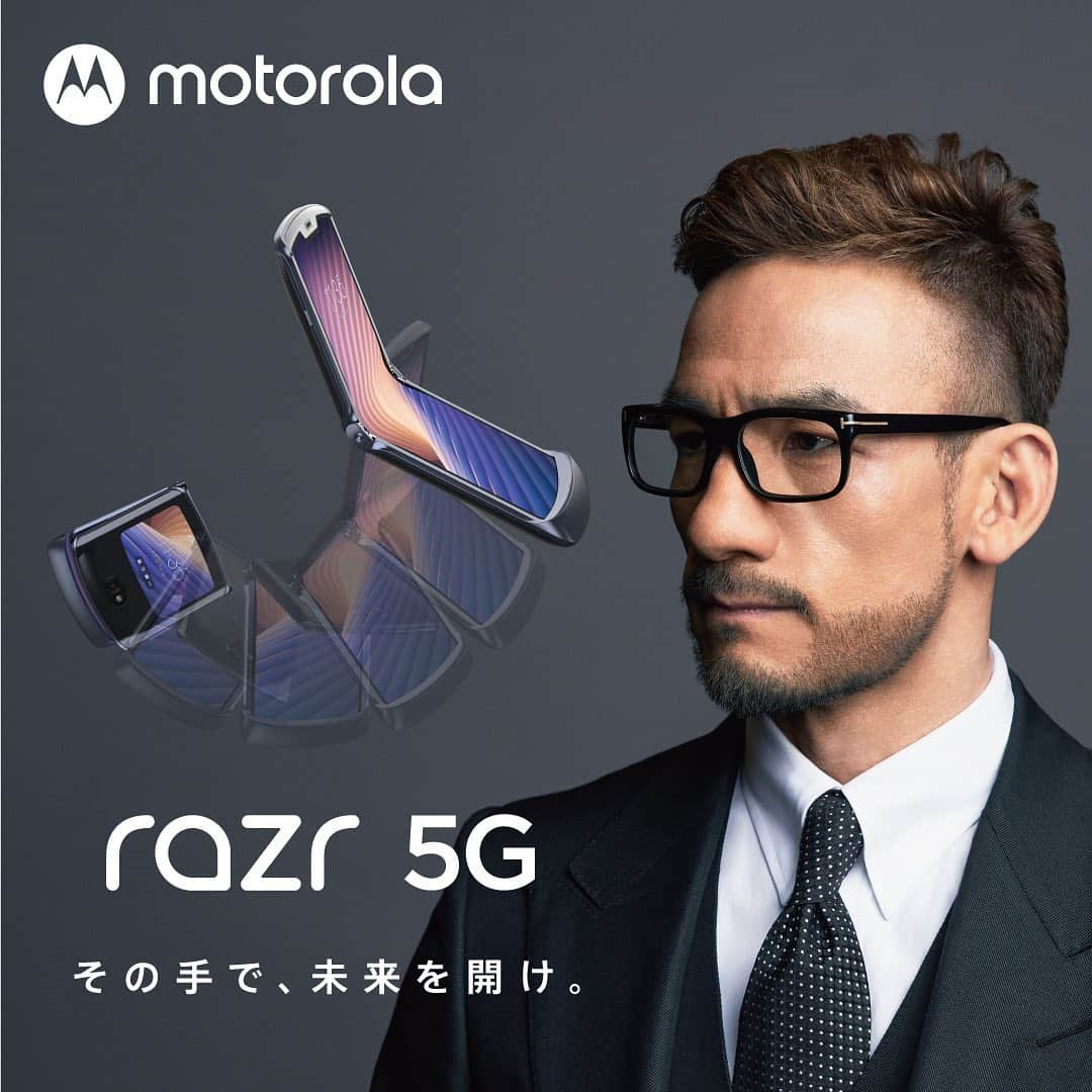 中田英寿のインスタグラム：「motorola razr 5Gのアンバサダーに就任。  モトローラ公式YoutubeアカウントにてWEB限定CM公開中。  #motorola #razr #razr5G #モトローラ #その手で未来を開け #hidetoshinakata #中田英寿」