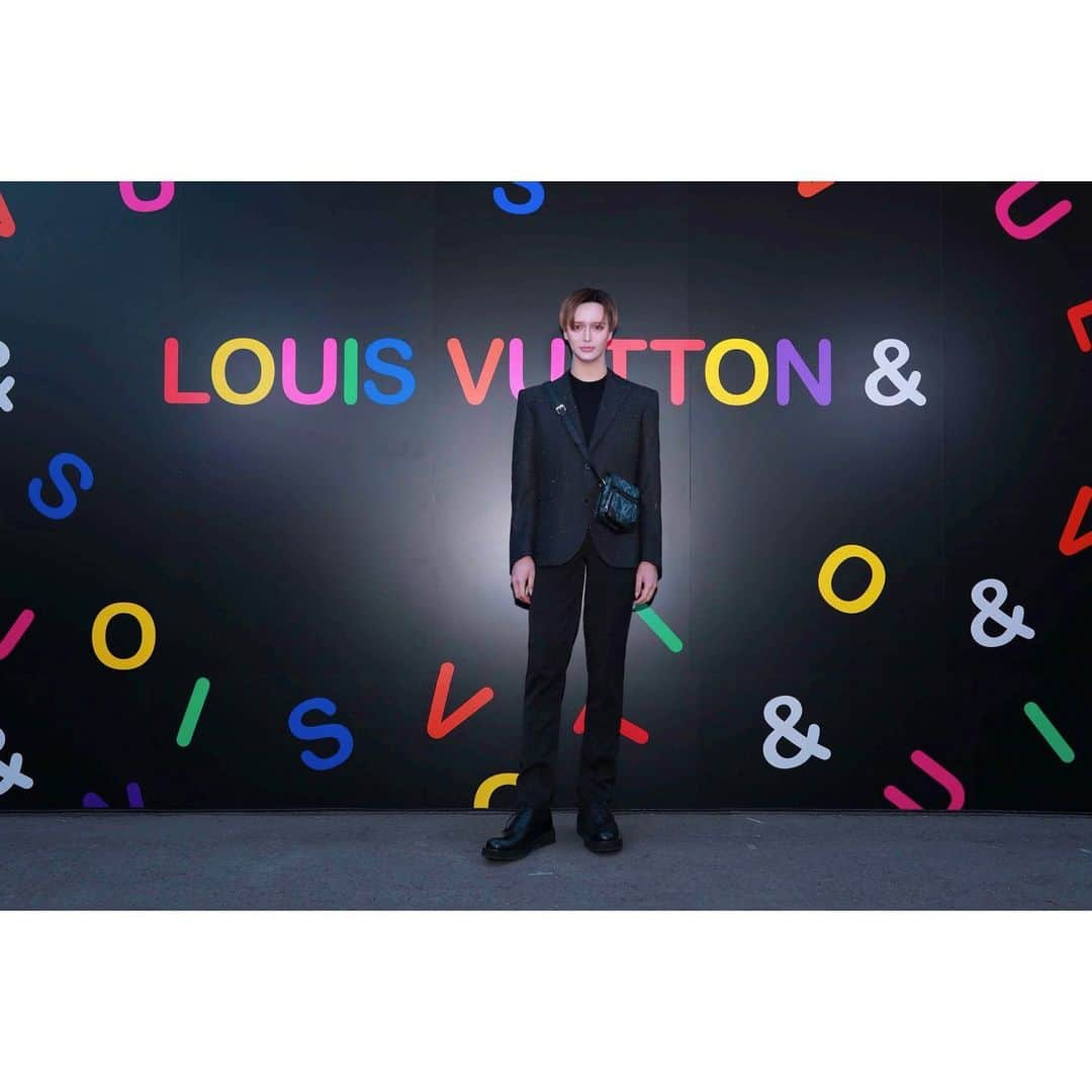 Matt（マット）さんのインスタグラム写真 - (Matt（マット）Instagram)「・ 今日はLOUIS VUITTON & の、 オープニングに行ってきました🔱  LVの今までのアイテムが沢山展示されてて LVファンとして本当に感激しました！ 歴史にも触れれて幸せな空間でした🌙  沢山写真撮ったのでまた後ほど載せます🌹 展示会は3/19〜5/16まで行われます！ 皆様も是非観に来て下さい♥️  #louisvuittonand  #louisvuitton」3月18日 21時27分 - mattkuwata_official2018