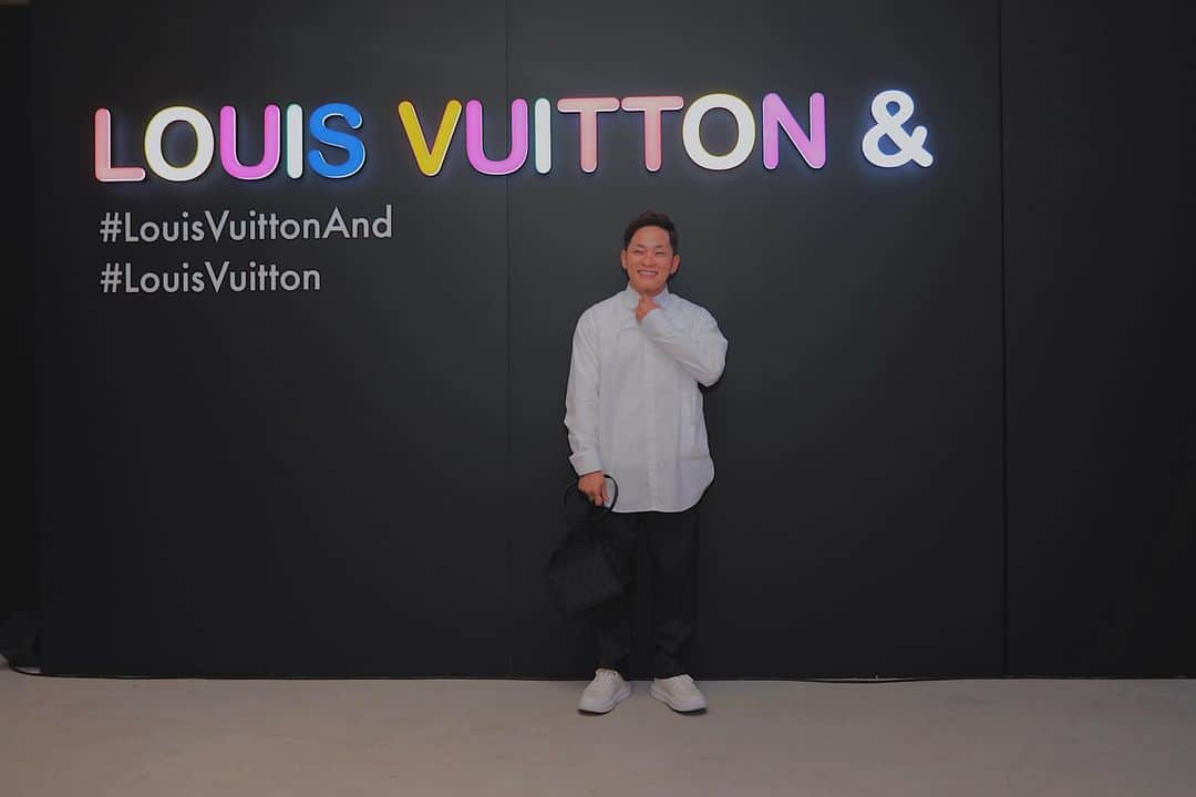 広海・深海のインスタグラム：「#louisvuittonand  #louisvuitton  @louisvuitton   Thank you for letting me be a part of your team! 関係各位ありがとうございました😭  3/19-5/16 まで原宿で開催中なので是非とも:-)  @yossy12yossy」