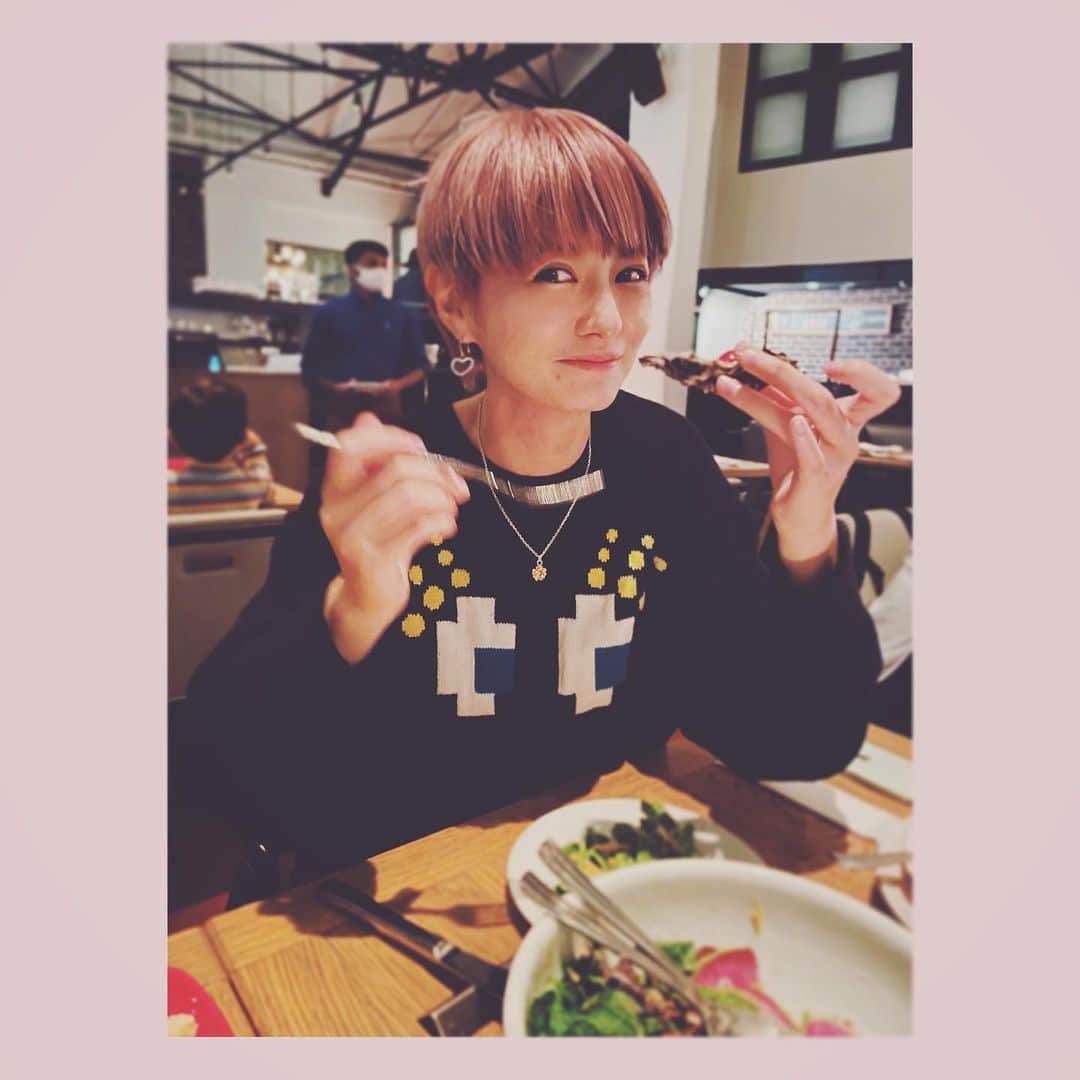 のインスタグラム：「今となっては懐かしの #ピンクマッシュ 時代💓  この日、この牡蠣を1粒たべて ノロウィルスにかかった私です。笑」