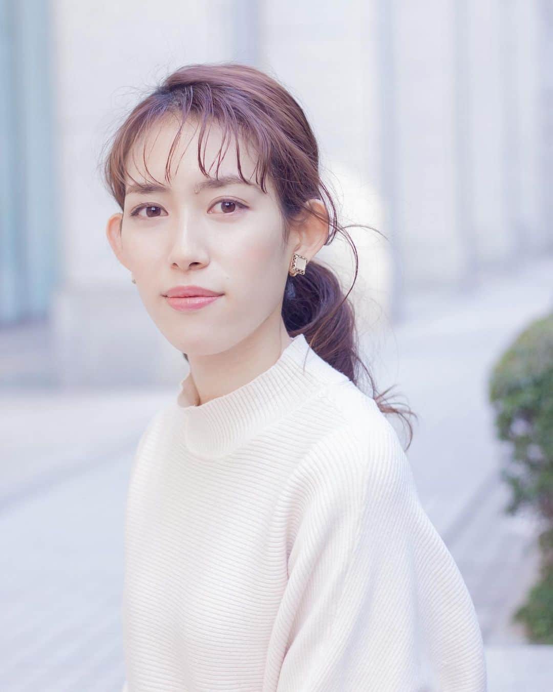 のインスタグラム：「今日はお休みを頂いて、色々と充実の1日でした❣️﻿ ﻿ 楽しかったなぁ〜、ありがとう☺️🧡﻿ ﻿ photo by @ma_wataru  ﻿ ﻿ #model #shooting #tokyo #happy #ポニーテール #ヘアアレンジ #伊藤由佳 #由佳散歩」