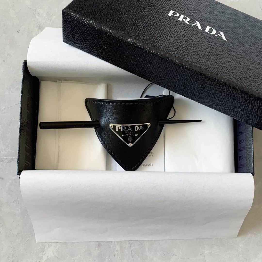 原涼香のインスタグラム：「@prada 🖤」