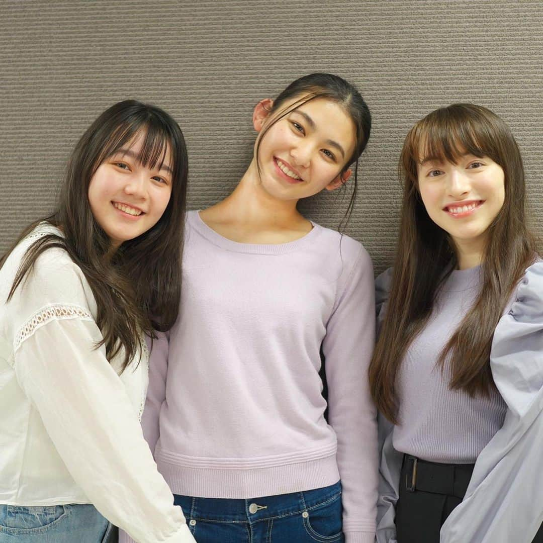 ８２１（ハニー）さんのインスタグラム写真 - (８２１（ハニー）Instagram)「#KANNA #REIA #EMMA  現役高校生のカンナ・レイア・エマは、どのように音楽に出会うのか⁉︎ こちらのインタビュー記事を是非ご覧ください！  〈#リーズンルッカ〉 https://note.com/lesenlucke/n/n2d69b9751cd3  3人が今聴いている音楽ベスト3をプレイリスト化！ 〈821 Spotify〉 https://open.spotify.com/playlist/26kddPr7OkjrD5pD9SIzXE?si=NmTNNdt9S_y2d6P6ZFNenw」3月18日 22時08分 - 821honey_official