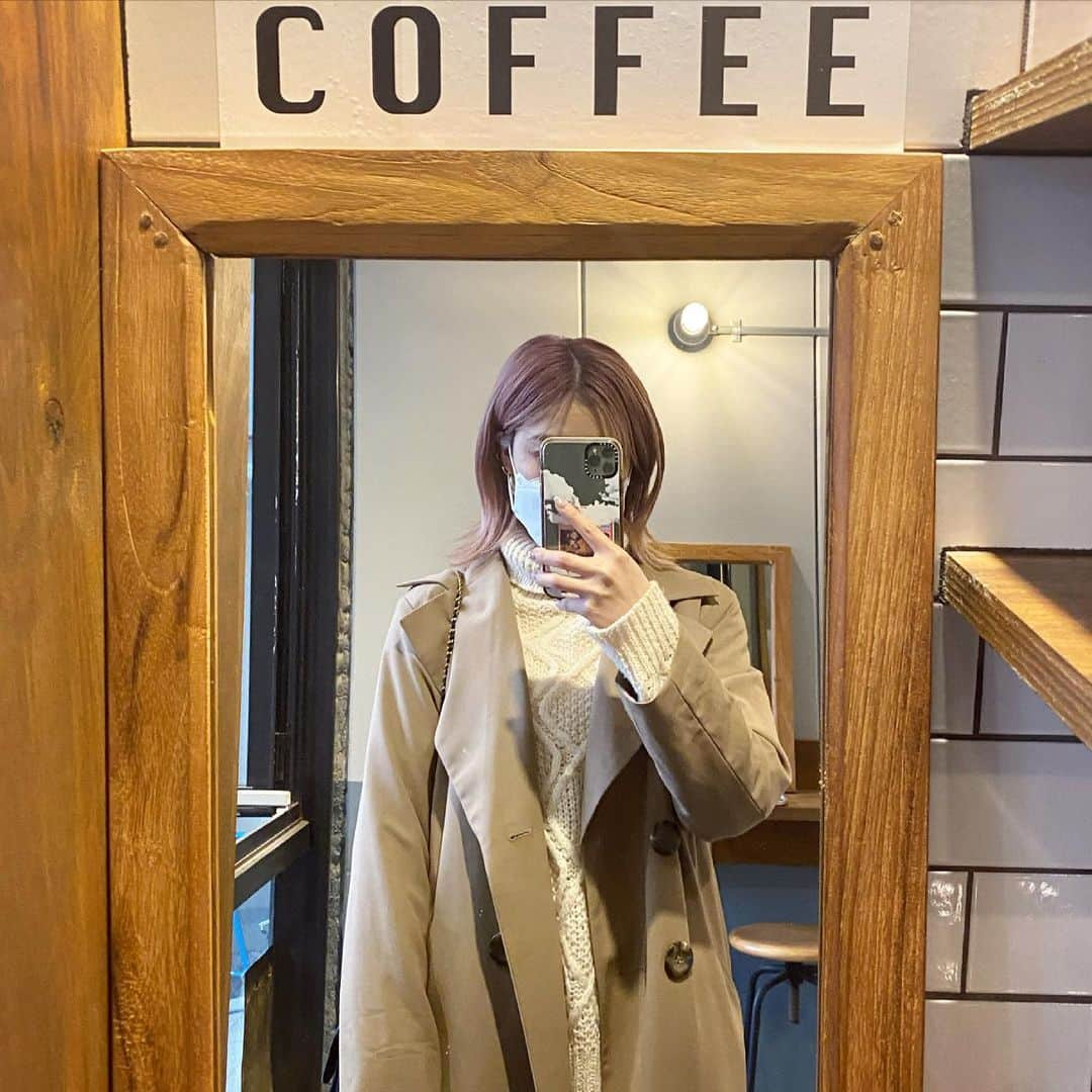 夏焼雅さんのインスタグラム写真 - (夏焼雅Instagram)「𝙩𝙤𝙙𝙖𝙮☕️﻿ ﻿ ﻿ 本日はミーティングしてきました。📃﻿ お昼の時間帯はポカポカしてましたね〜🌼﻿ 夕方くらいはまだ肌寒いから薄手のニット﻿ ギリ着れました。笑🙂💦﻿ tops: @andrabbit_official ﻿ #みやフク﻿ ﻿ ﻿ 展示会でオーダーしていたお洋服が続々と届いているので 着るのが楽しみだな〜🌷」3月18日 22時15分 - miyaaa0825