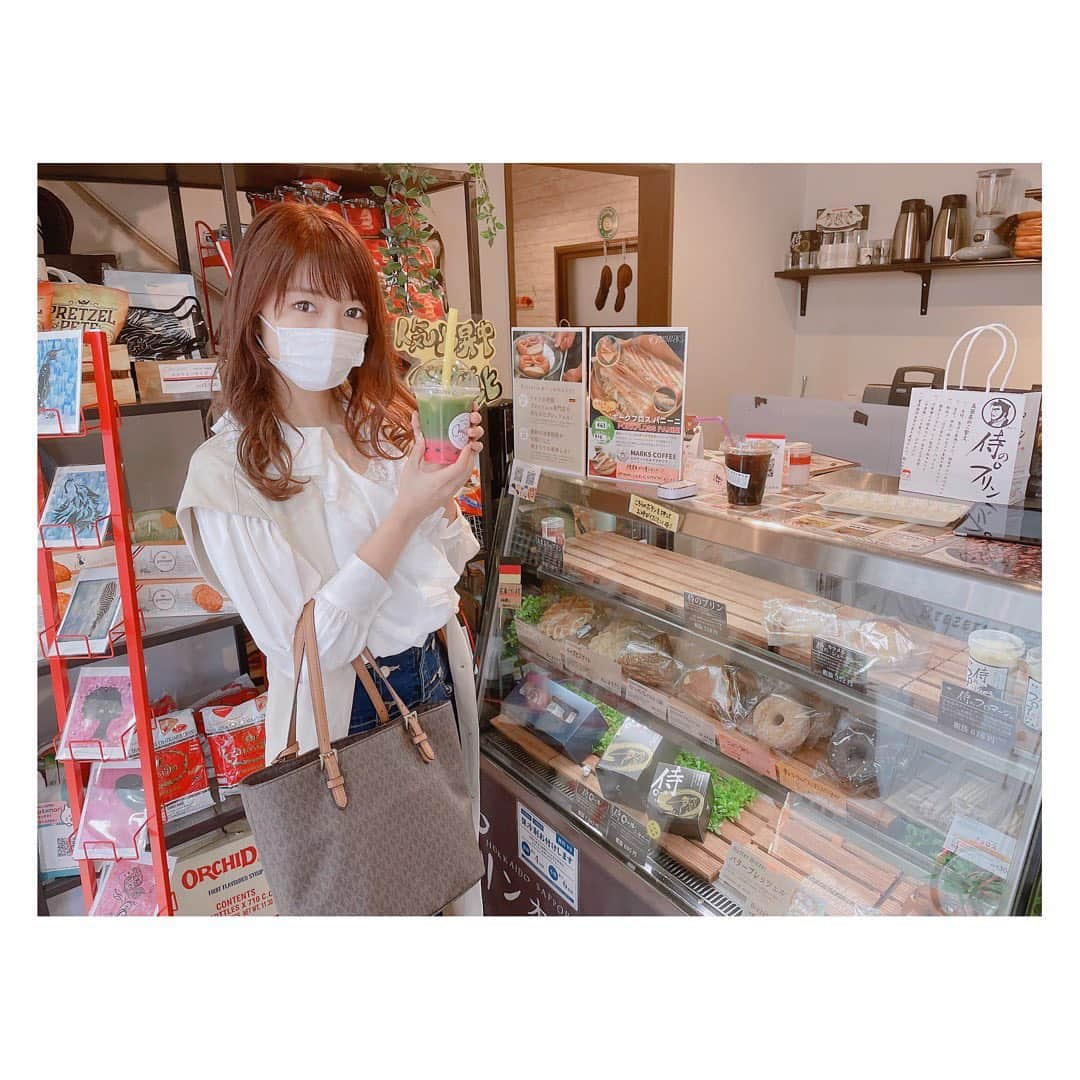 大庭彩歌さんのインスタグラム写真 - (大庭彩歌Instagram)「安藤さんのお知り合いの方の お店へ✨ ・ プリンとタピオカ🧋😍 めちゃ美味しかったぁ！！ 皆さんにオススメでっす✨✨ ・ 舞台「うらがわの事件簿」チラシ貼って頂いてます🥺💓」3月18日 22時32分 - ooba__ayaka