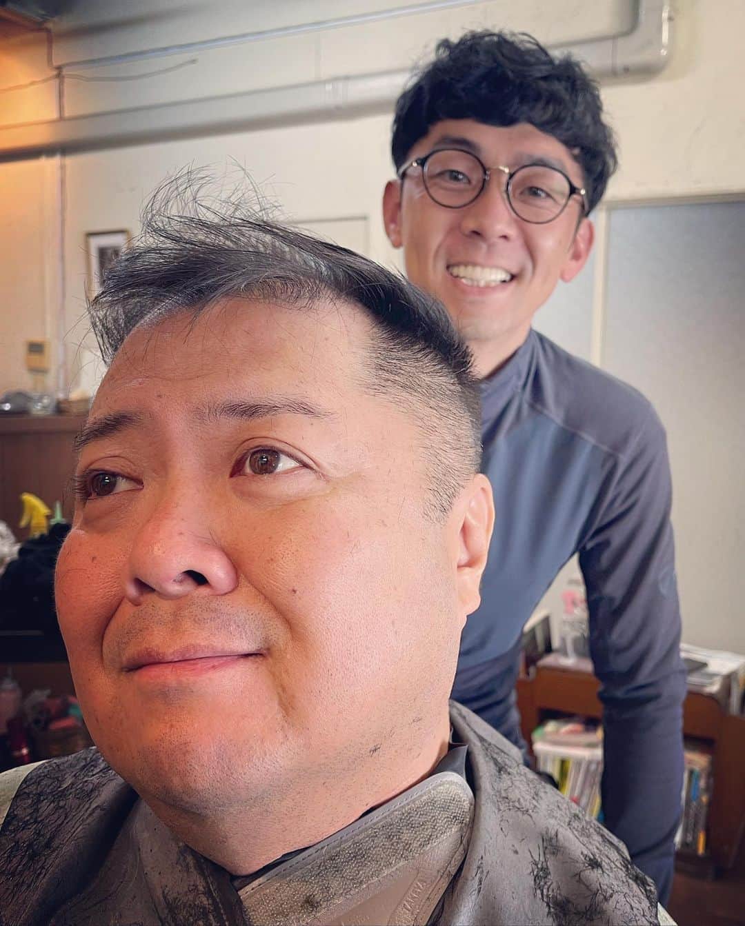 杉本知香さんのインスタグラム写真 - (杉本知香Instagram)「天津木村&小杉さん😆  #中目黒美容室  #ブラマヨ小杉#ブラックマヨネーズ#小杉竜一 #毛なっしー#モニタリング#ホンマでっかtv #アメトーーク#薄毛バレたくない芸人 #村上マヨネーズのツッコませて頂きます  #薄毛#ハゲ#バレバレ#砂鉄#扇子 #黒い炎#二人三脚#サイドの生え癖強い#砂鉄動画#直鋏#直バサミ#鏡餅 #TAKAHIRO#ゆるキャラ #天津木村#天津#くせ毛 #エロ詩吟#あるとおもいます」3月18日 13時52分 - sugimotoc