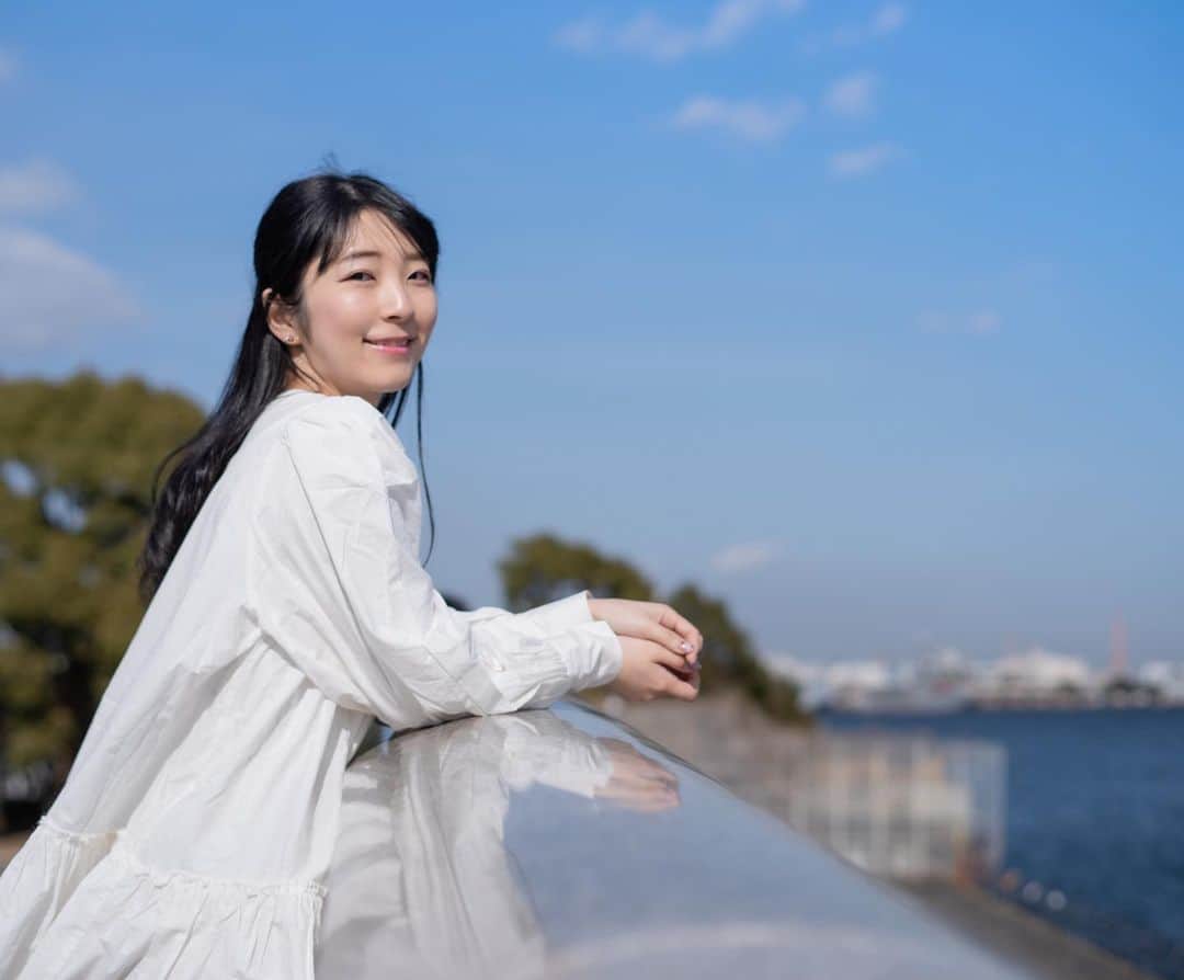のインスタグラム：「青空☁*° . #ワンピース #チュニック #ootd #コーディネート #サロモ #フリーモデル #フリーランス #被写体 #グラドル #グラビア  #くびれスト #仕事依頼 #ポートレート #ポートレートモデル #あやかまる #服部彩香 #shotting  #portrait #followme  #写真好きな人と繋がりたい #カメラ好きな人と繋がりたい #写真撮るのが好きな人と繋がりたい #オシャレさんと繋がりたい」