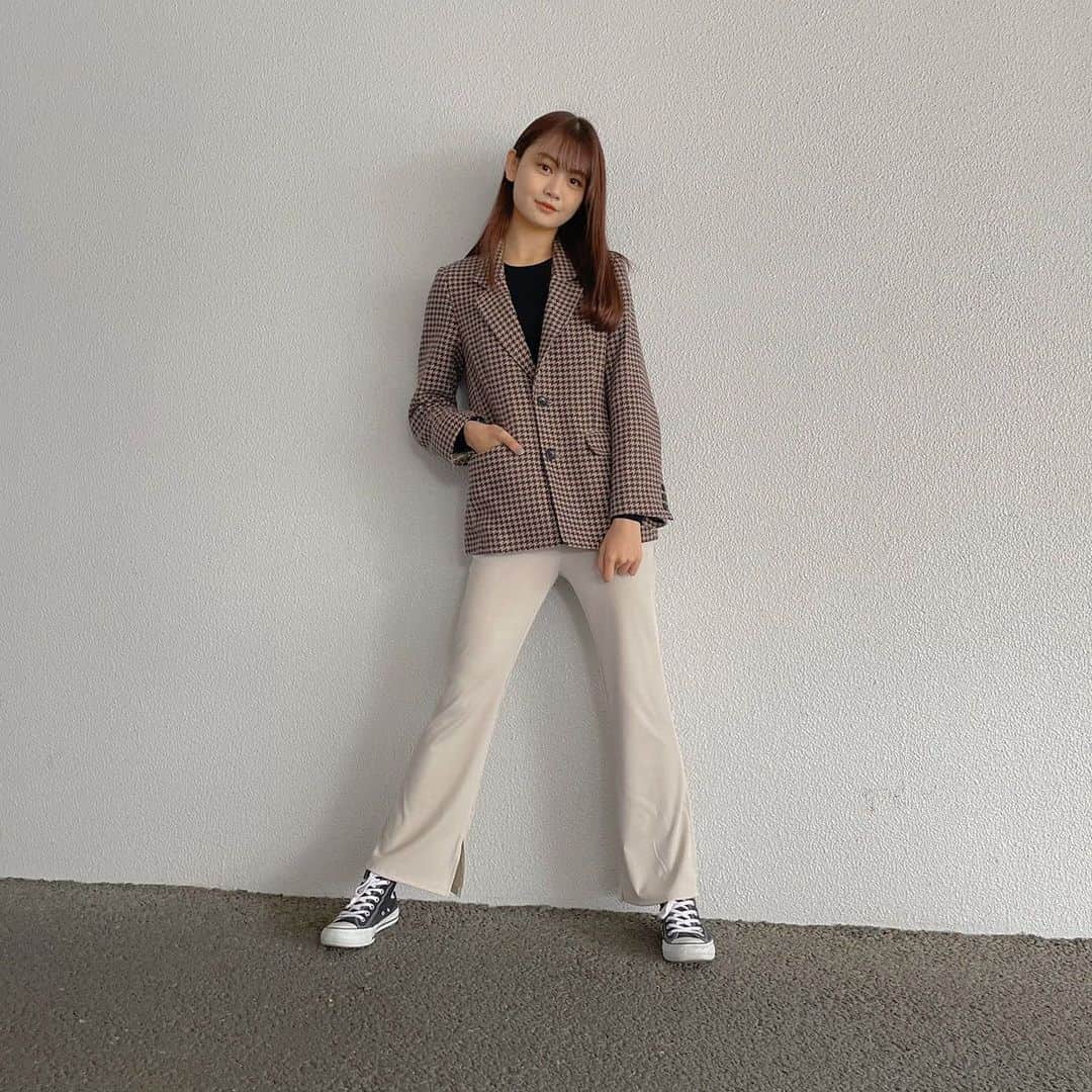 安村真奈のインスタグラム：「着回し力抜群のフレアパンツ☺︎  #gu_for_all  #GUstyle #gupr #フレアパンツ #リブスリムフレアパンツ」