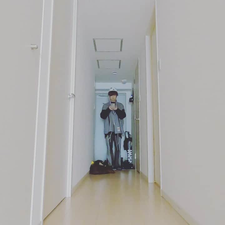 ヤマサキセイヤのインスタグラム：「とりあえず届いたの全部着るタイム(ё) とても楽しいひと時です🍵  #juvenilehallrollcall   ※スリッパと靴下は違います」