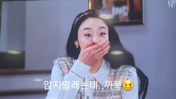 チェ・ヨジンのインスタグラム：「훈이둥절 🤪 하라둥절 🥴 모든건 남의 탓..ㅋ 너무 하라한테 빙의됐나봐여.. 미안해 훈아..좋은엄마가 못되서..💕 오늘도 본!뵁!!쇄!!!!수!!! . #미스몬테크리스토  #MissMonteCristo  #오하라#차훈」