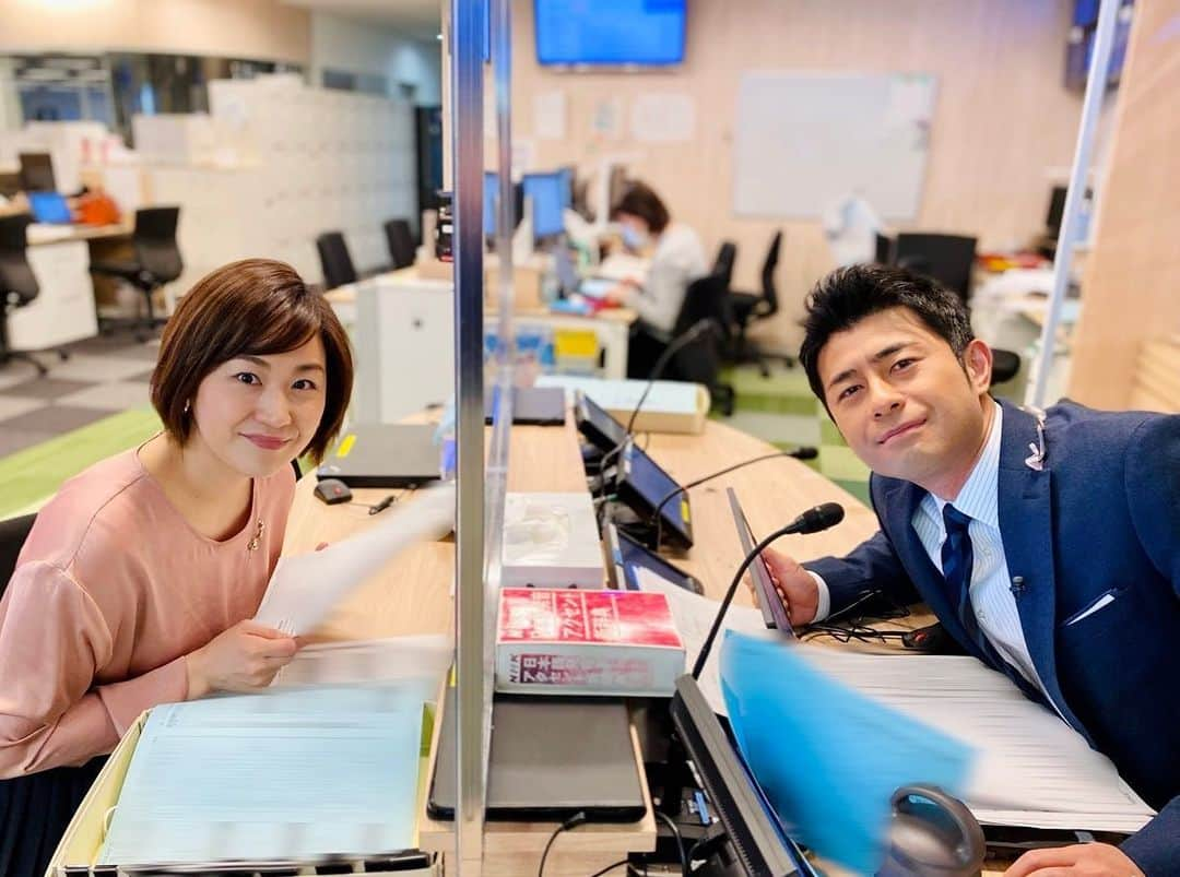 フジテレビ「プライムニュース イブニング」さんのインスタグラム写真 - (フジテレビ「プライムニュース イブニング」Instagram)「イット！は 15時45分スタートです   ●#宣言解除 へ #菅首相 きょう正式決定 ●#東ちづる さん　早期胃がん手術 ●#生理痛 の悩みを軽減「 #IUS 」とは ●いま初めて頼む“ #出張買い取り ”   きょうも様々なニュースをお伝えします！ #榎並大二郎 @enami_daijiro #石本沙織   #きょうを大切に #イット #加藤綾子 @ayako_kato.official #木村拓也 @takuya.kimura0801   #柳澤秀夫  #ガチャピン #三井良浩   #小澤陽子   #フジテレビ #アナウンサー 公式HP：https://www.fujitv.co.jp/livenews_it/ FNNプライムオンライン：https://www.fnn.jp/」3月18日 15時18分 - livenews_it