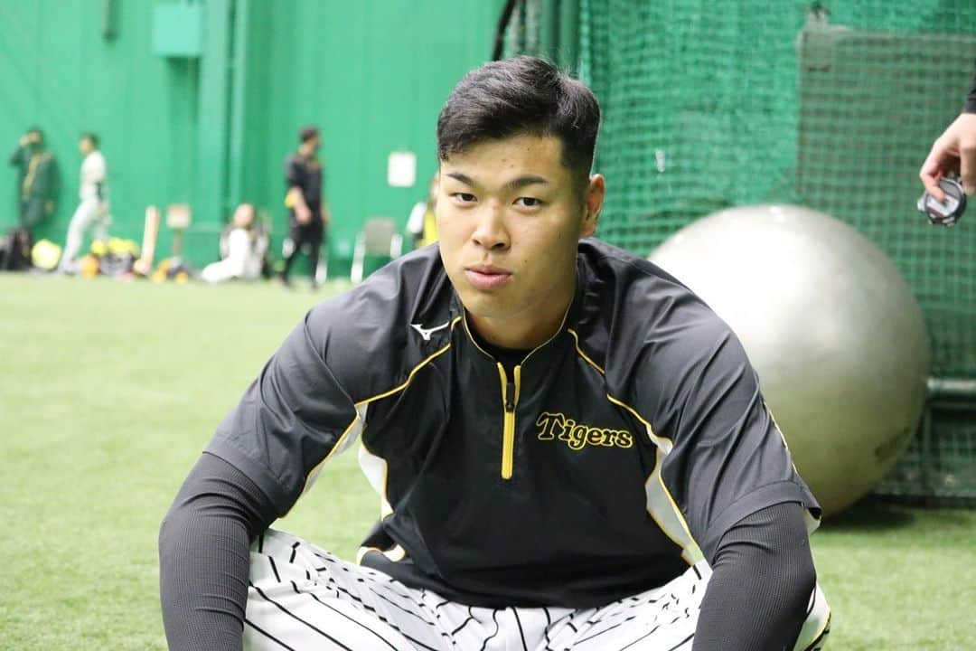 阪神タイガースさんのインスタグラム写真 - (阪神タイガースInstagram)「今日は甲子園で全体練習を行いました！  #佐藤輝明 選手 #石井大智 選手 #中野拓夢 選手 #植田海 選手 #糸原健斗 選手 #原口文仁 選手 #全体練習　#甲子園 #阪神タイガース #挑超頂」3月18日 16時02分 - hanshintigers_official