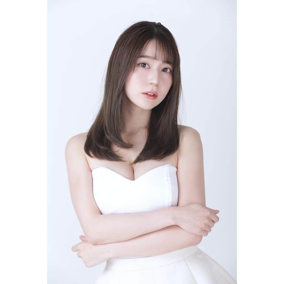 堀尾実咲のインスタグラム：「【ご報告】 2021年にゃんこ大戦争ガールズとして活動させていただくことになりました！   応援させていただくのは、 2021スーパー耐久シリーズ ST-Zクラスに参戦するCOMET RACINGです。   77号車と70号車２台を応援します☺️   メンバーは 宮本りおちゃん・黒木麗奈ちゃんと３人です🐱🐱🐱 開幕戦は、 宮本りおちゃんと黒木麗奈ちゃんです！  私は、第２戦SUGOに行きます！    久しぶりのレースクイーンの活動😆 とても楽しみ❤️ たくさんお写真撮って欲しいな☺️  みさめろと一緒に応援よろしくお願いします🐾  #レースクイーン #rq #にゃんこ大戦争」