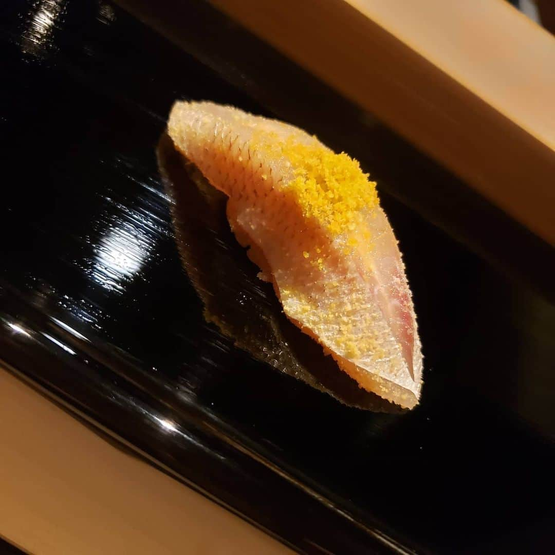 Pileさんのインスタグラム写真 - (PileInstagram)「. 妹とお昼にお寿司🍣 沢山歩いて カフェご馳走してもらいました！！ そこからまた歩いて帰ってきちゃった！ 天気がよくて嬉しくなっちゃった☀️ #sushi #lunch #すし　#스시 #sister」3月18日 16時28分 - pi_channnn52